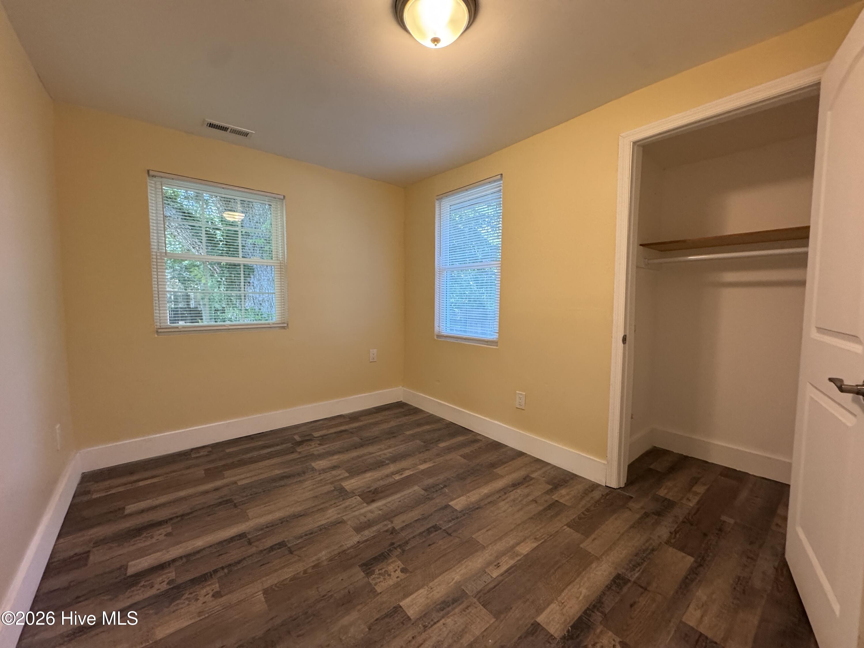565 Manly Avenue B Property Photo 12
