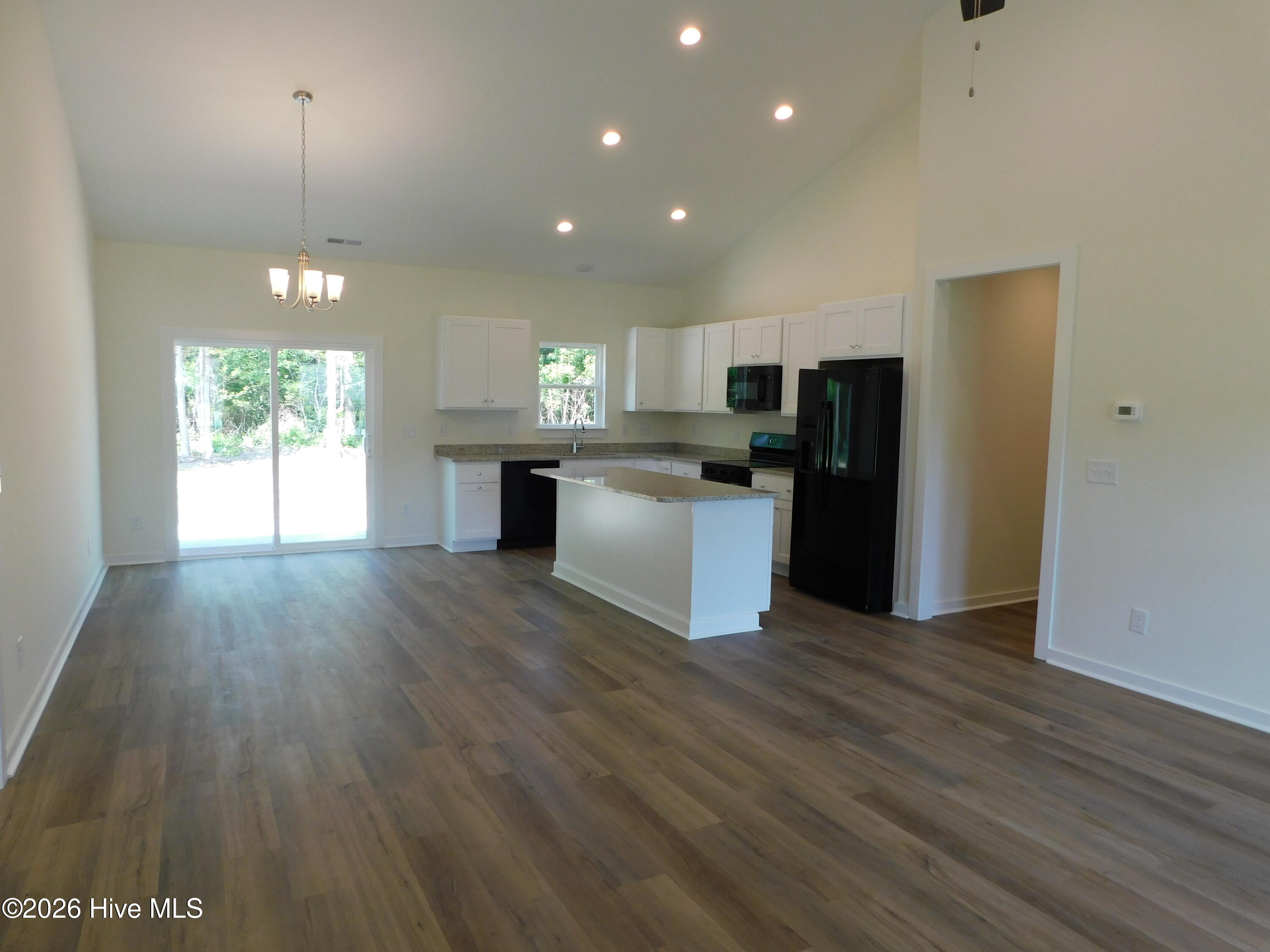 100 Palm Circle Property Photo 2
