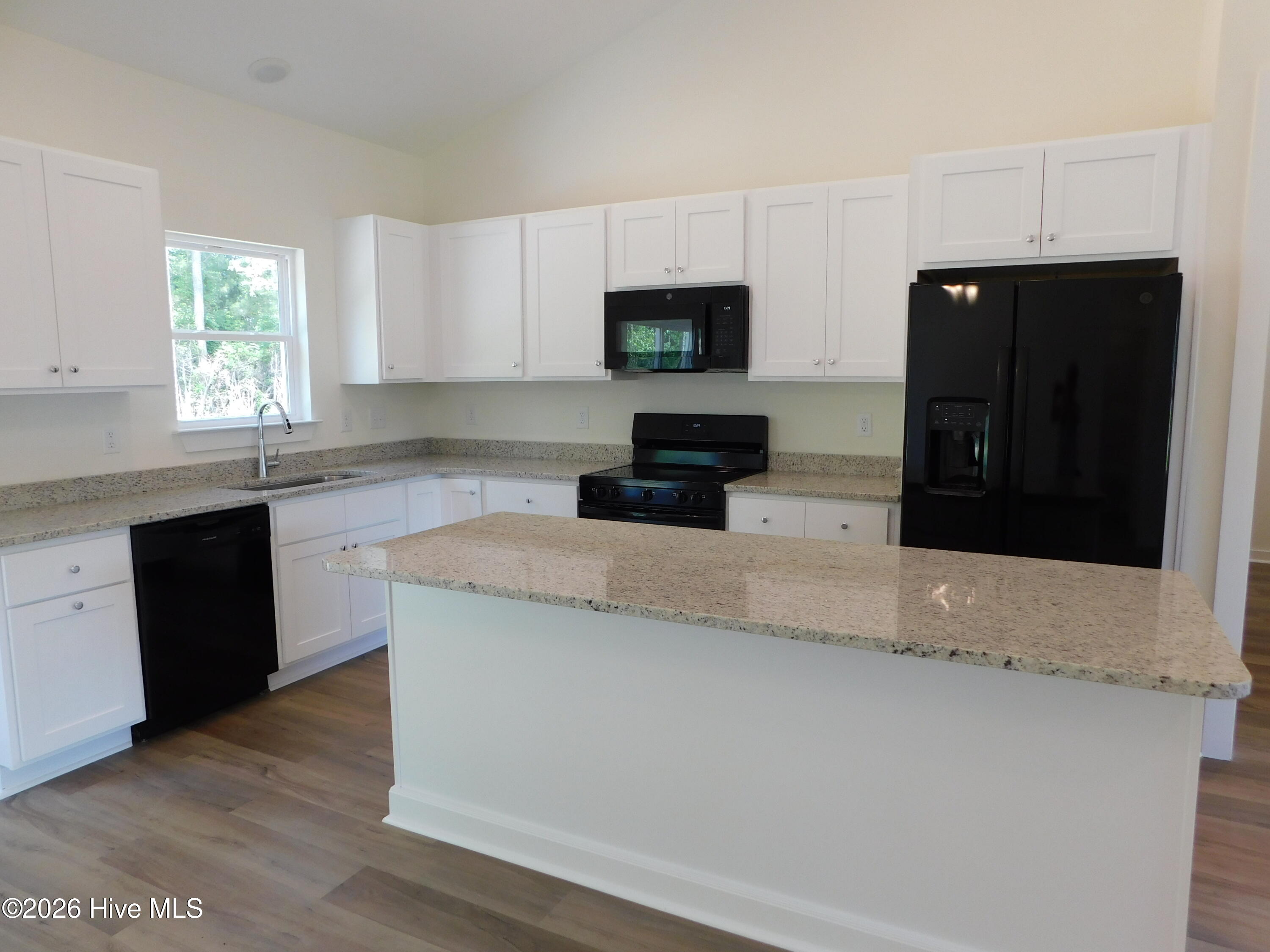 100 Palm Circle Property Photo 3