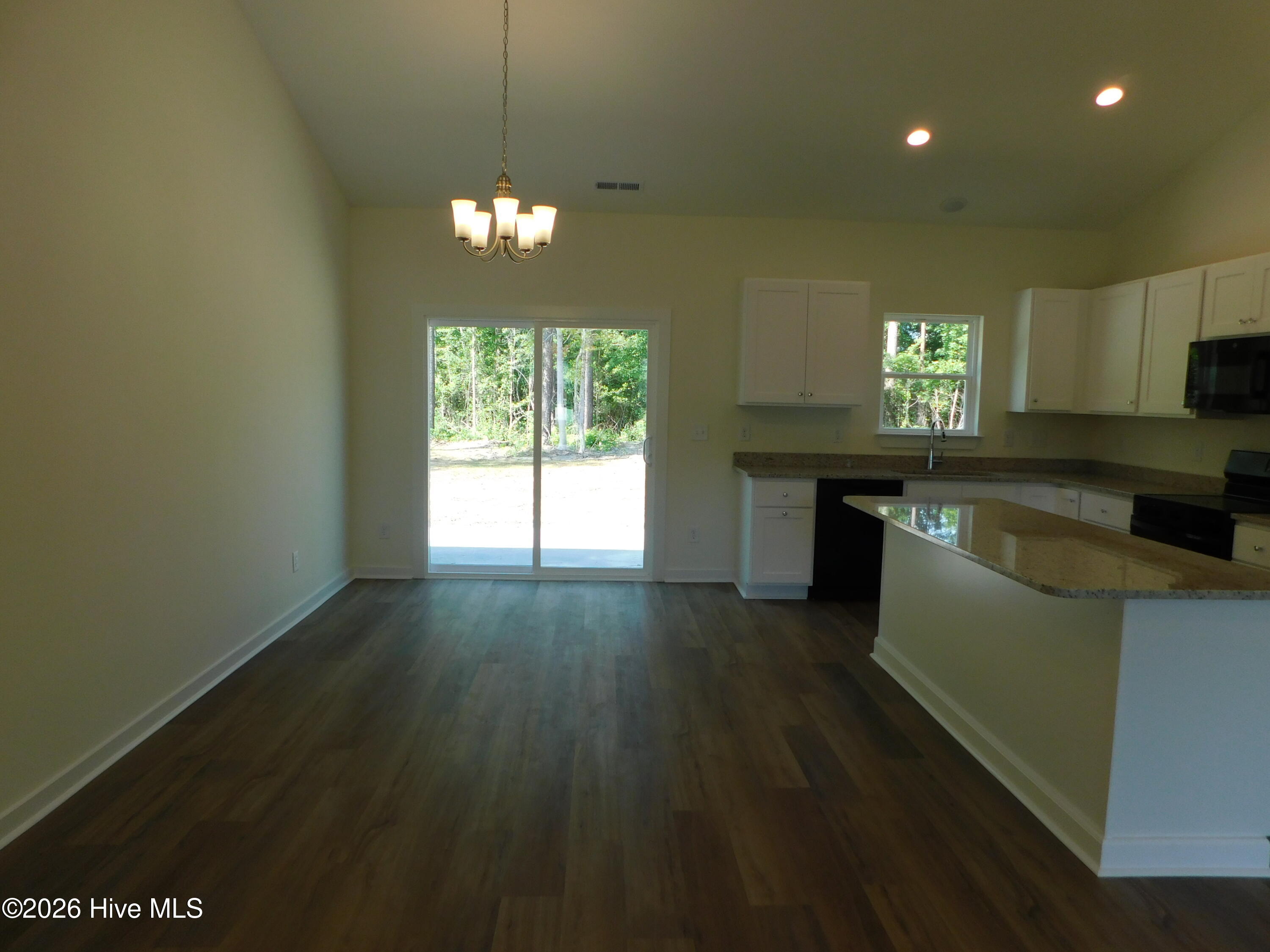 100 Palm Circle Property Photo 4