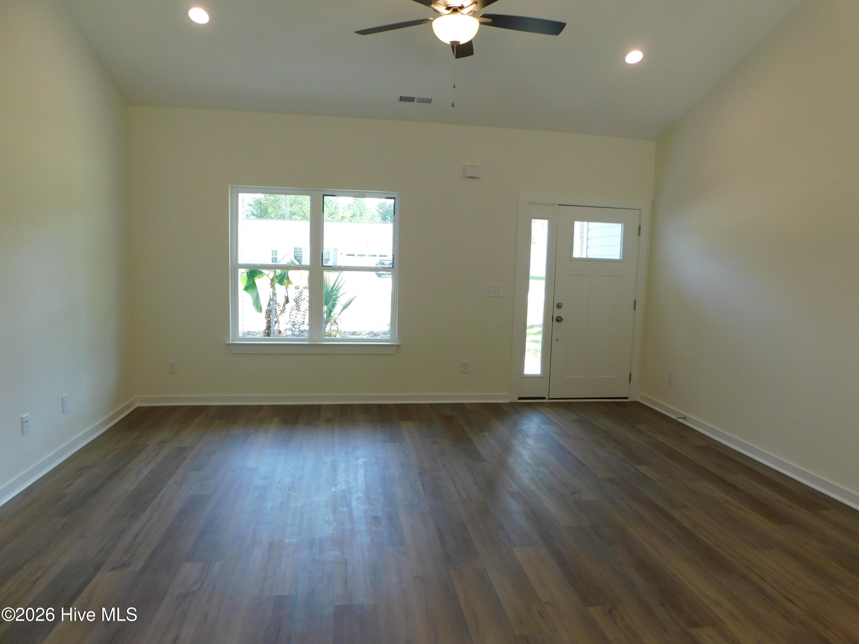 100 Palm Circle Property Photo 5