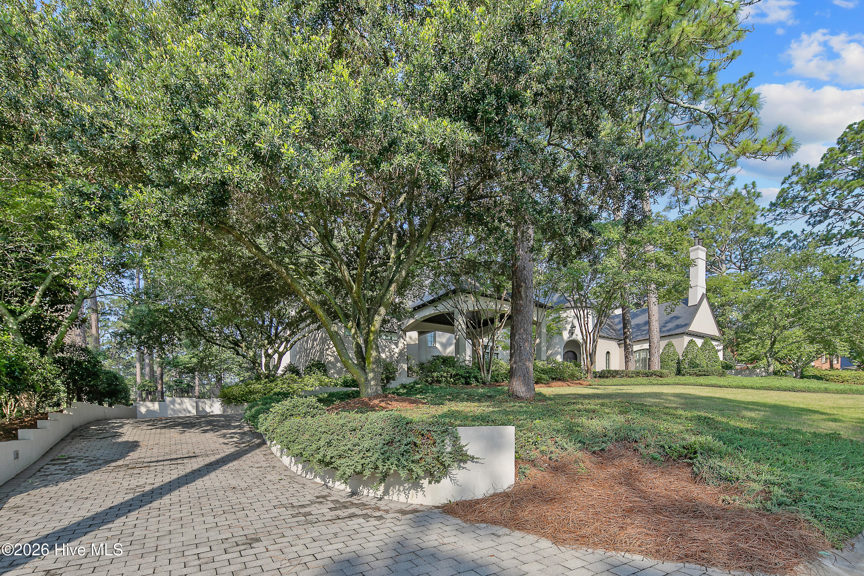 1128 Longleaf Drive Property Photo 3