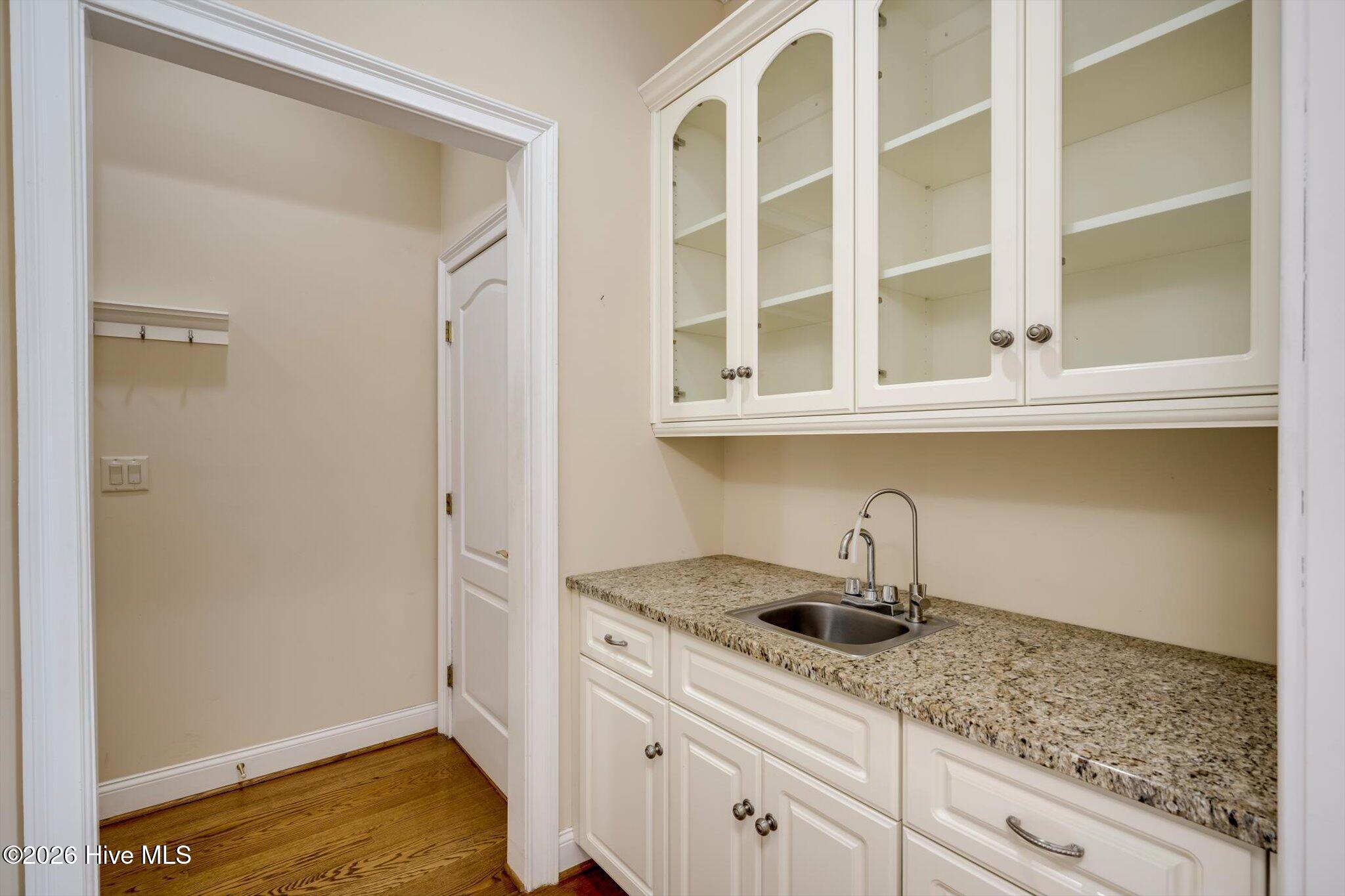 4112 Shady Oaks Drive Property Photo 9