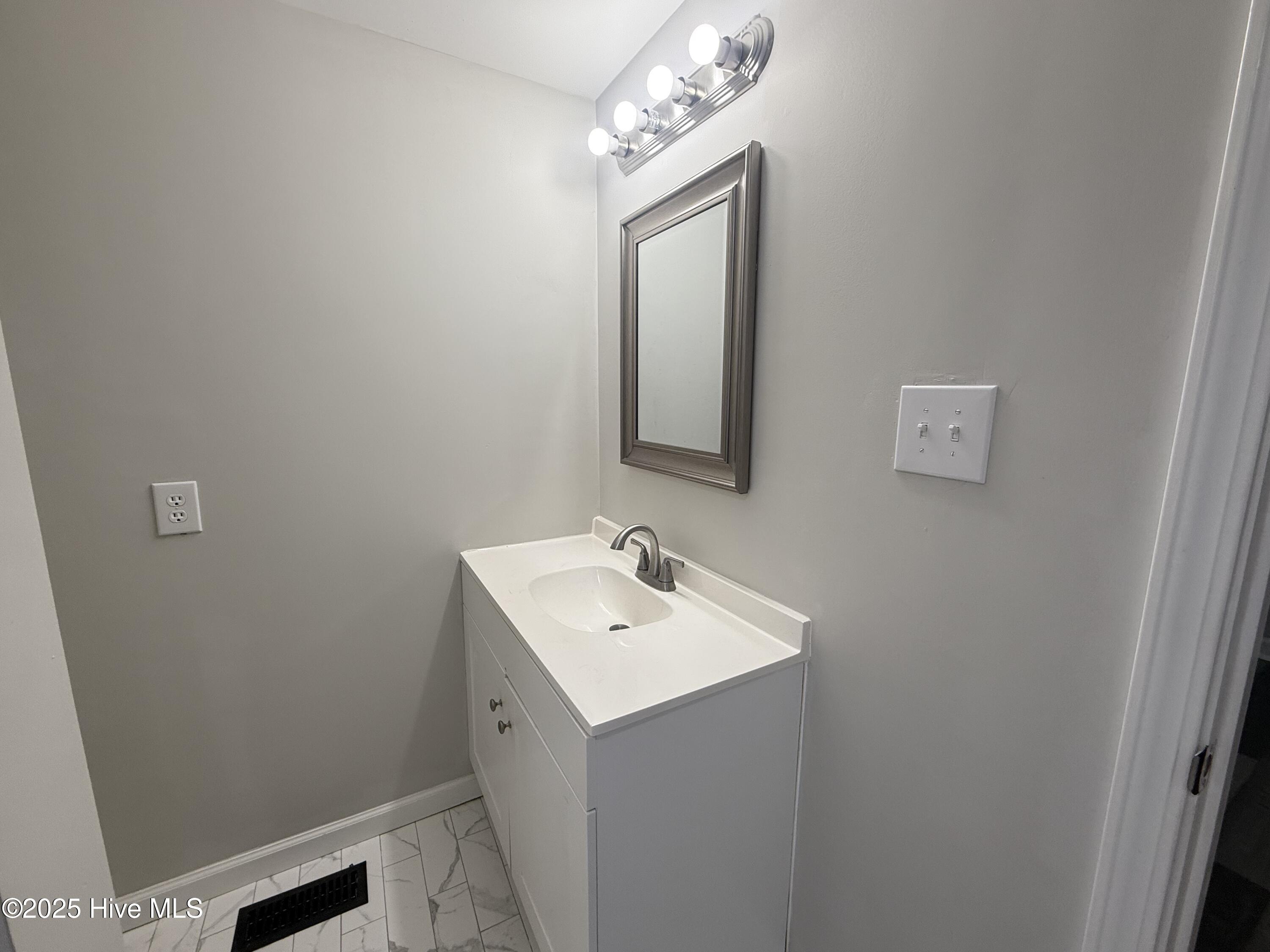 1215 E Wright Road Property Photo 9