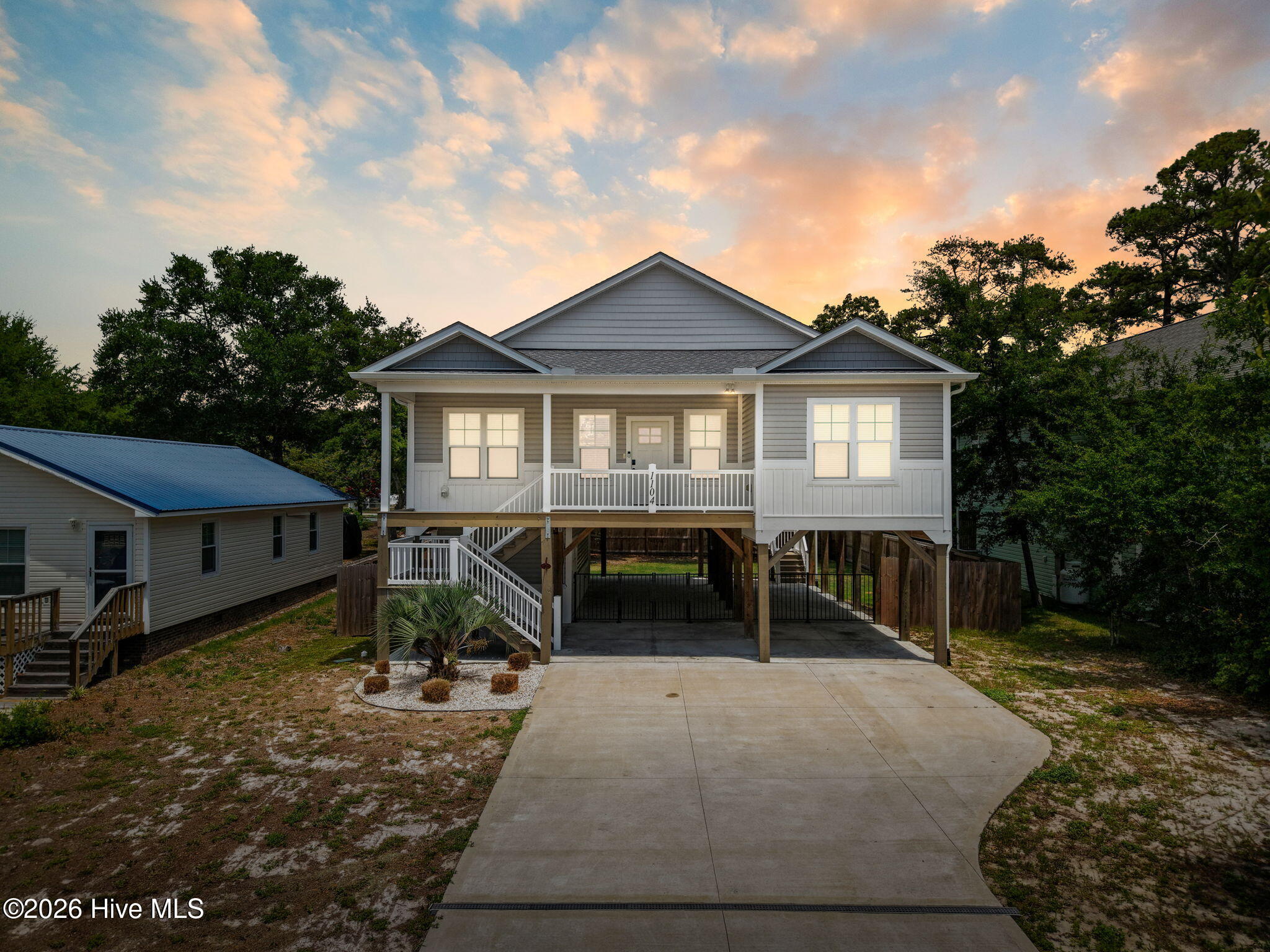 1104 E Oak Island Drive Property Photo 4