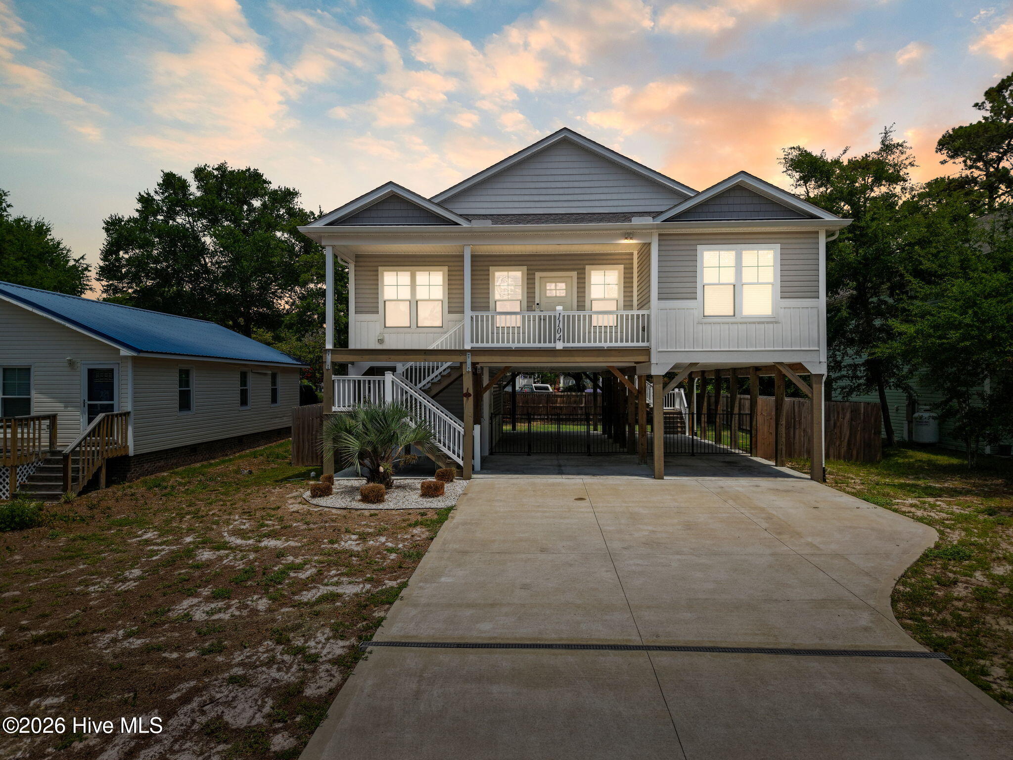 1104 E Oak Island Drive Property Photo 5