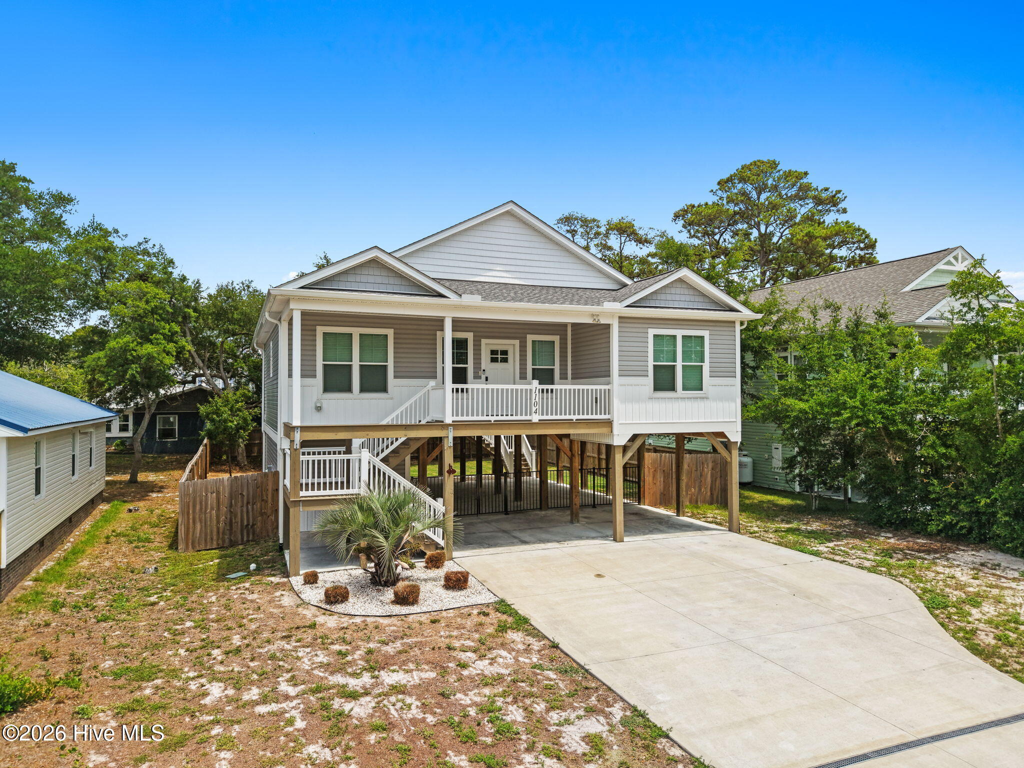 1104 E Oak Island Drive Property Photo 6