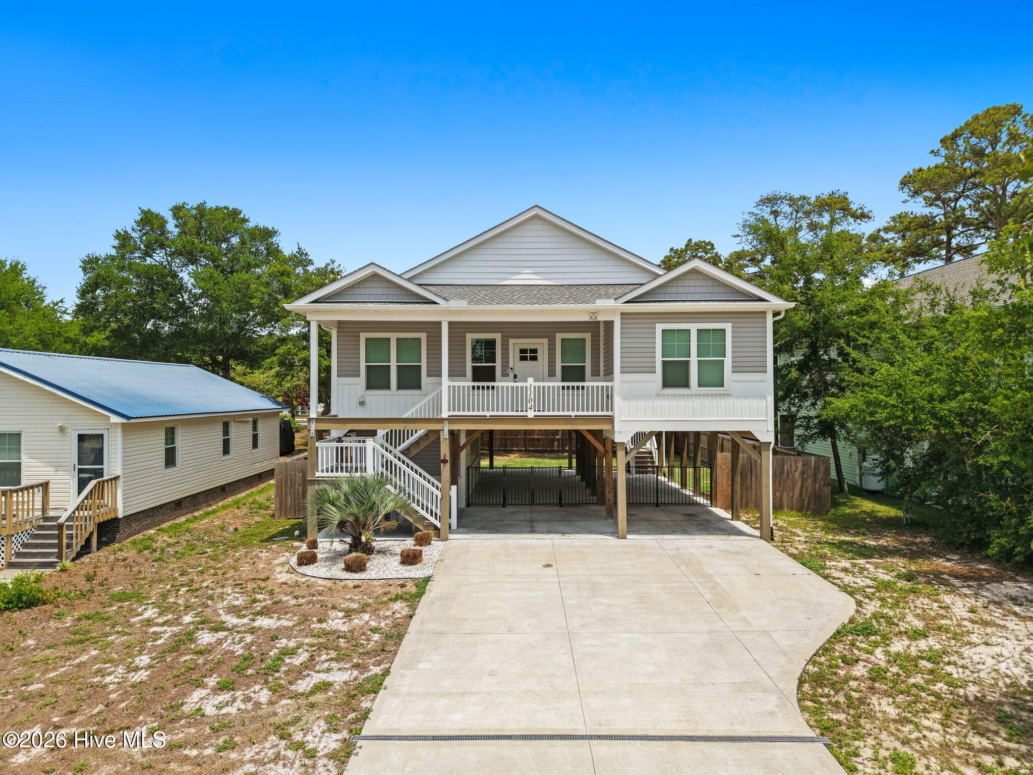 1104 E Oak Island Drive Property Photo 7