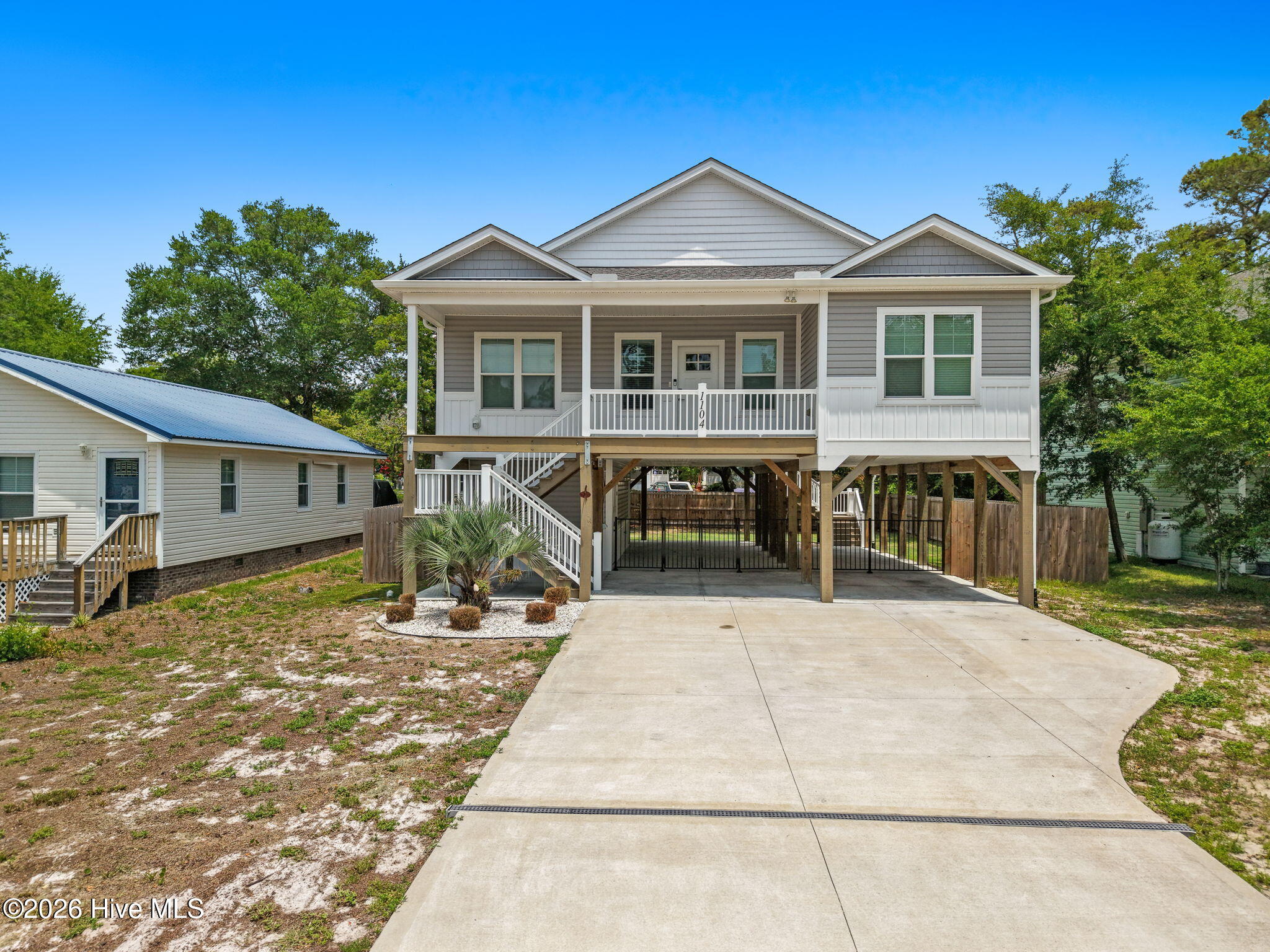 1104 E Oak Island Drive Property Photo 8