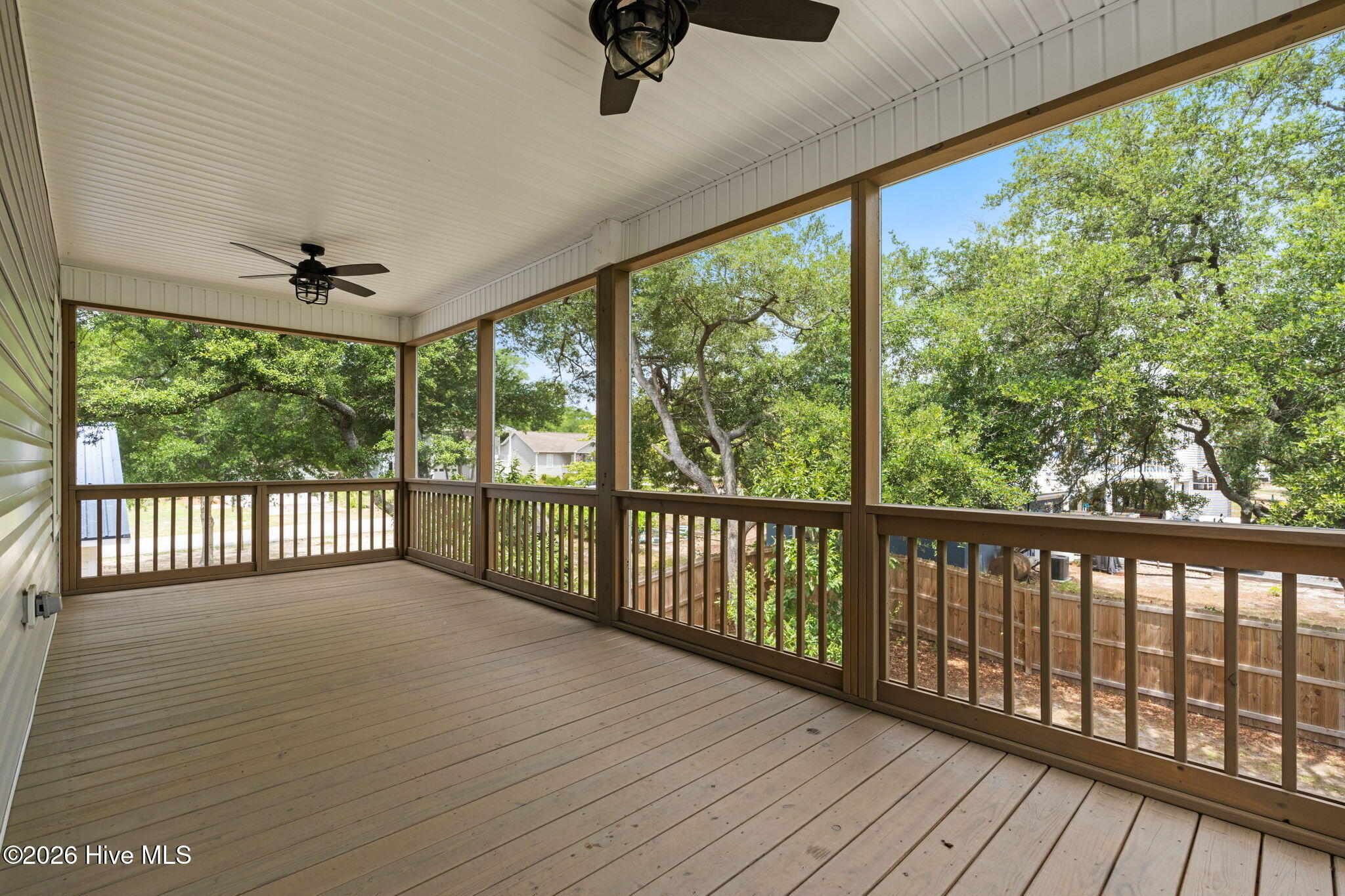 1104 E Oak Island Drive Property Photo 9