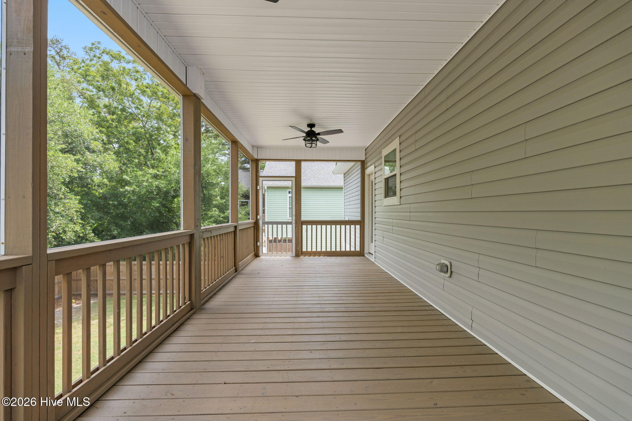 1104 E Oak Island Drive Property Photo 10