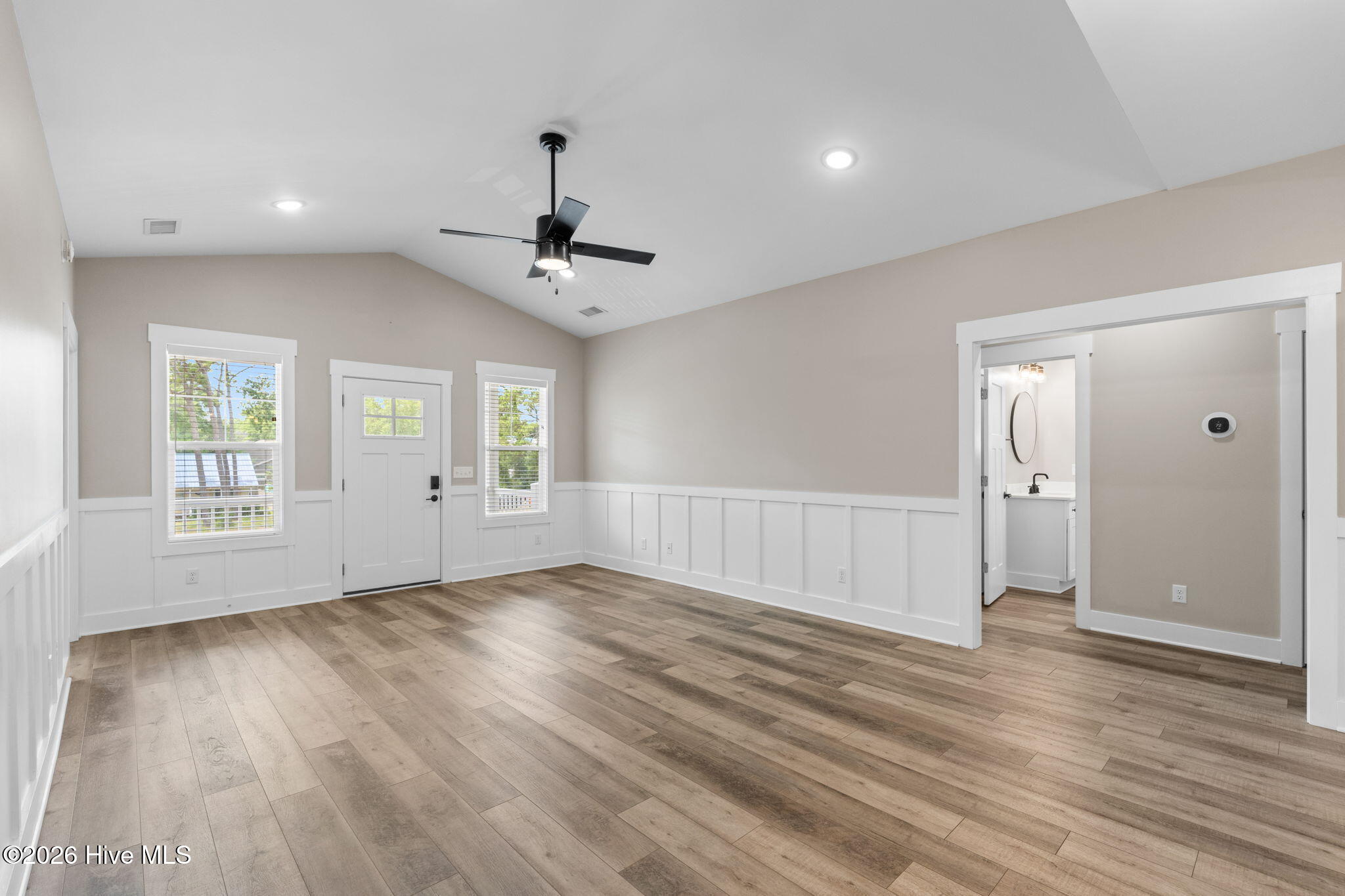 1104 E Oak Island Drive Property Photo 11
