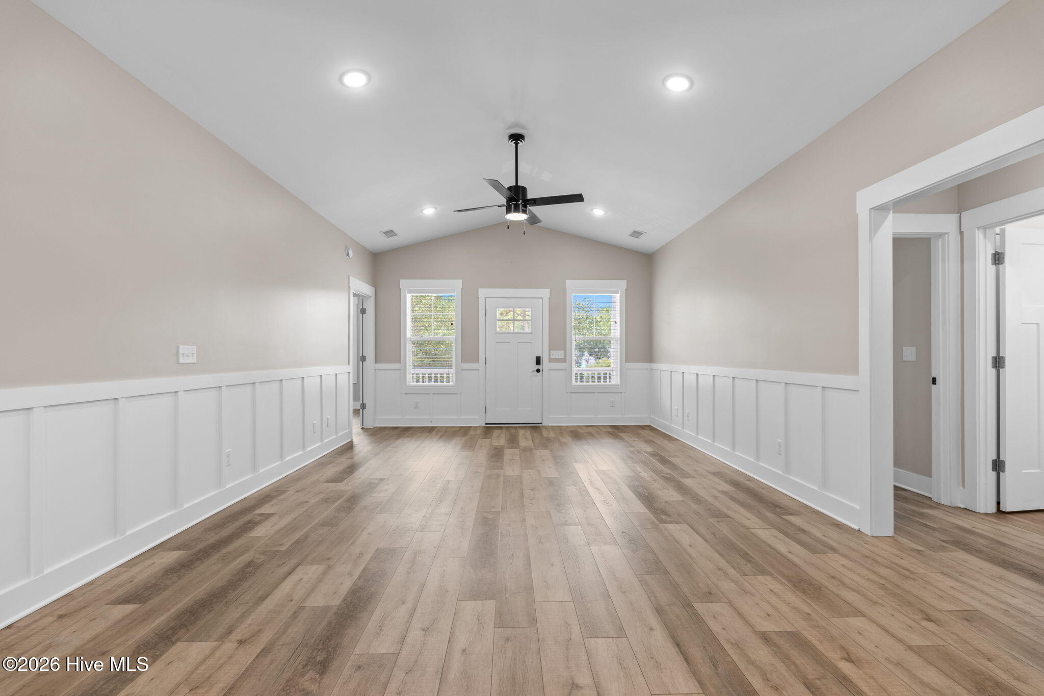 1104 E Oak Island Drive Property Photo 12