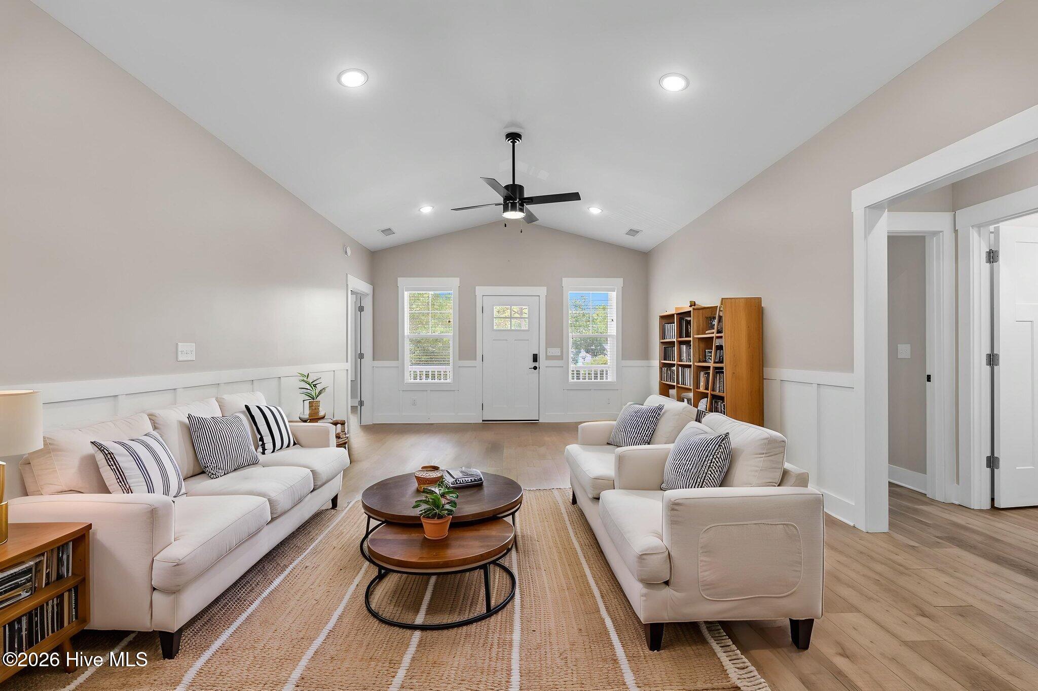 1104 E Oak Island Drive Property Photo 13