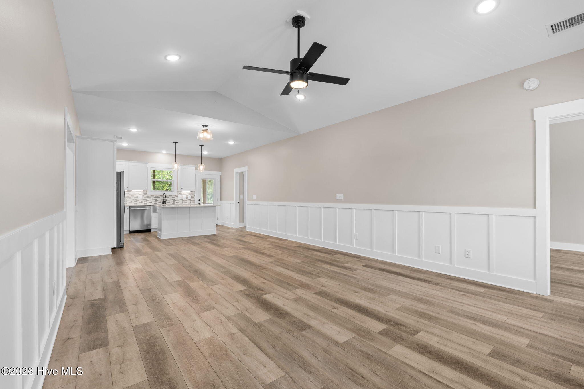 1104 E Oak Island Drive Property Photo 14
