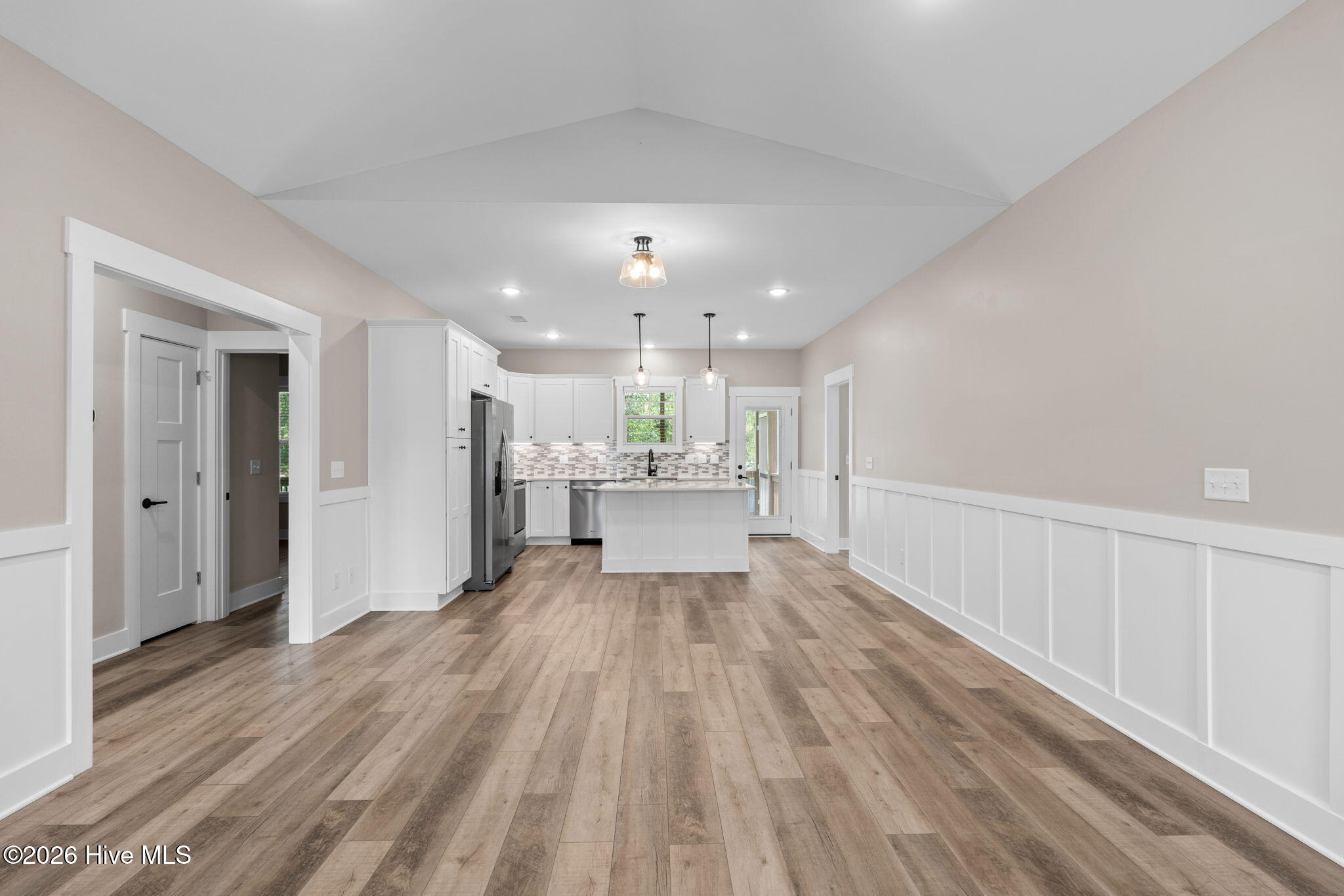 1104 E Oak Island Drive Property Photo 15