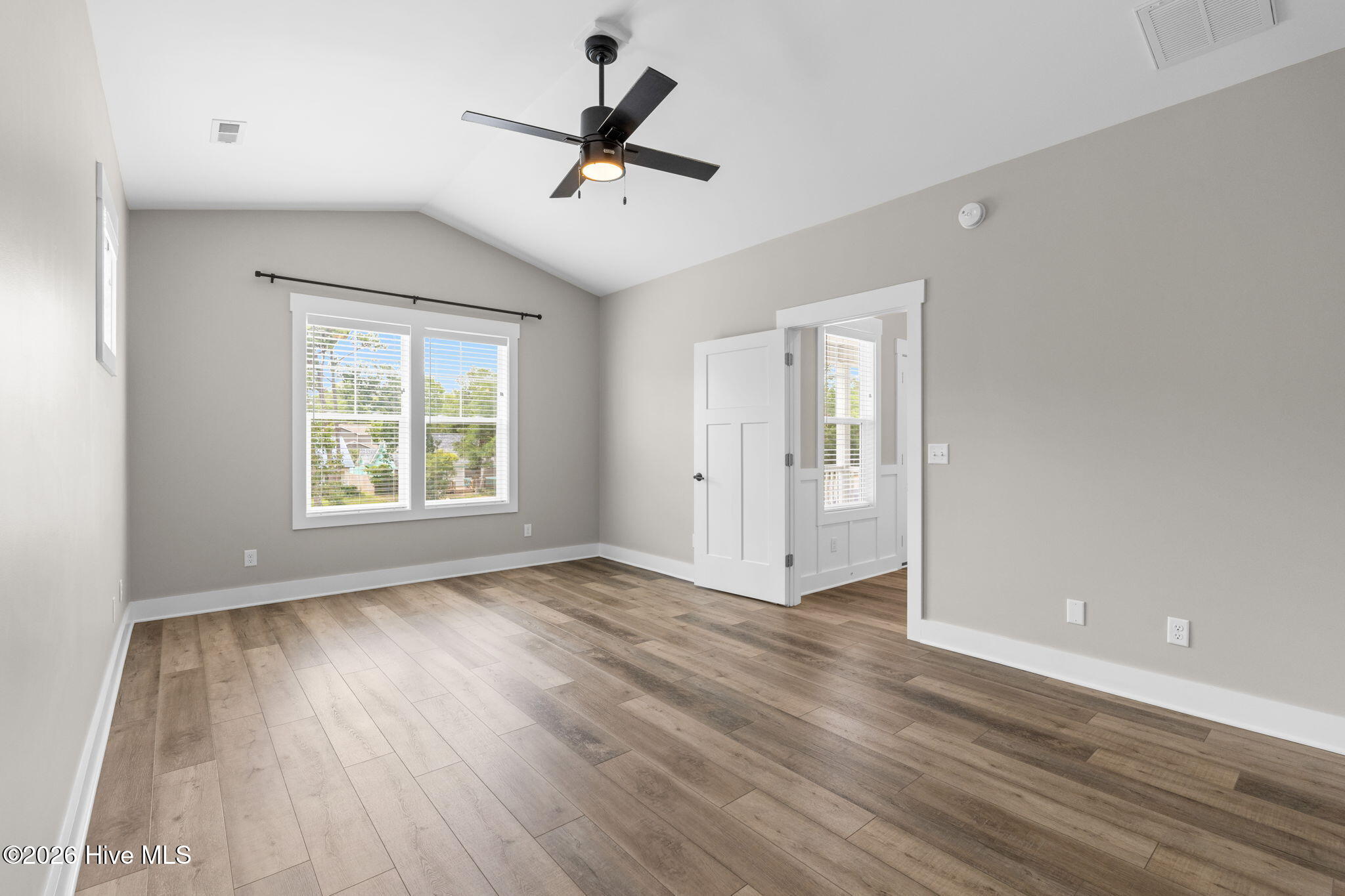 1104 E Oak Island Drive Property Photo 24