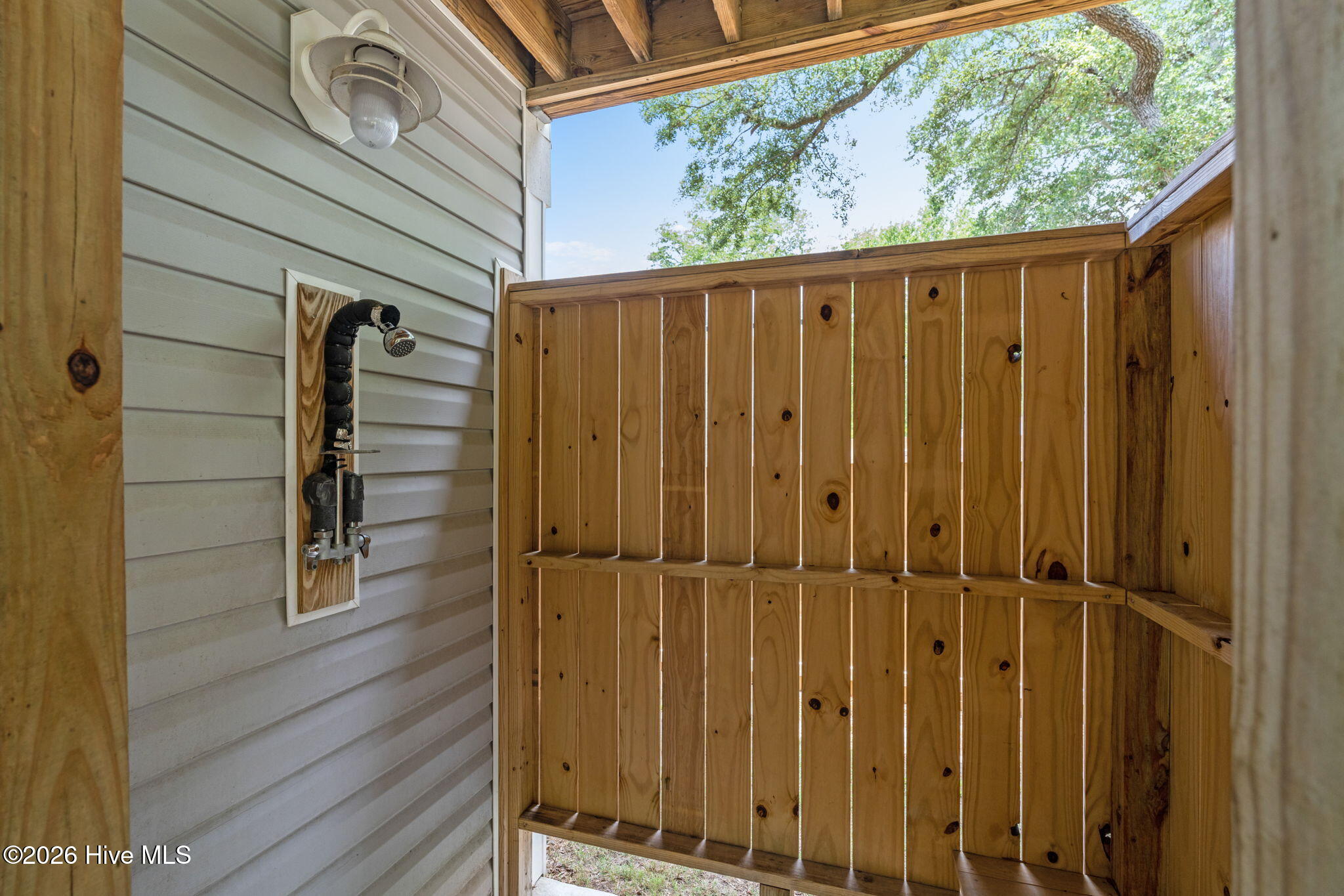 1104 E Oak Island Drive Property Photo 49