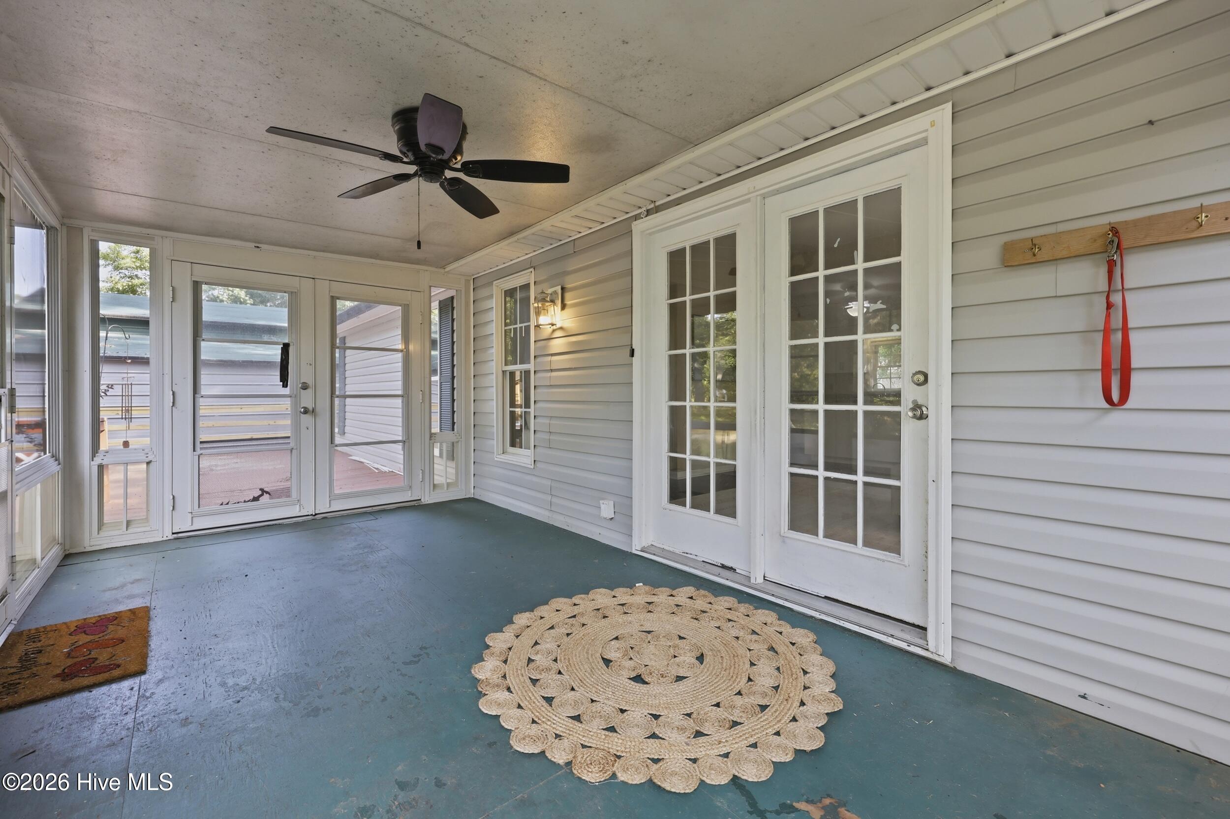 218 Comanche Trail Property Photo 5