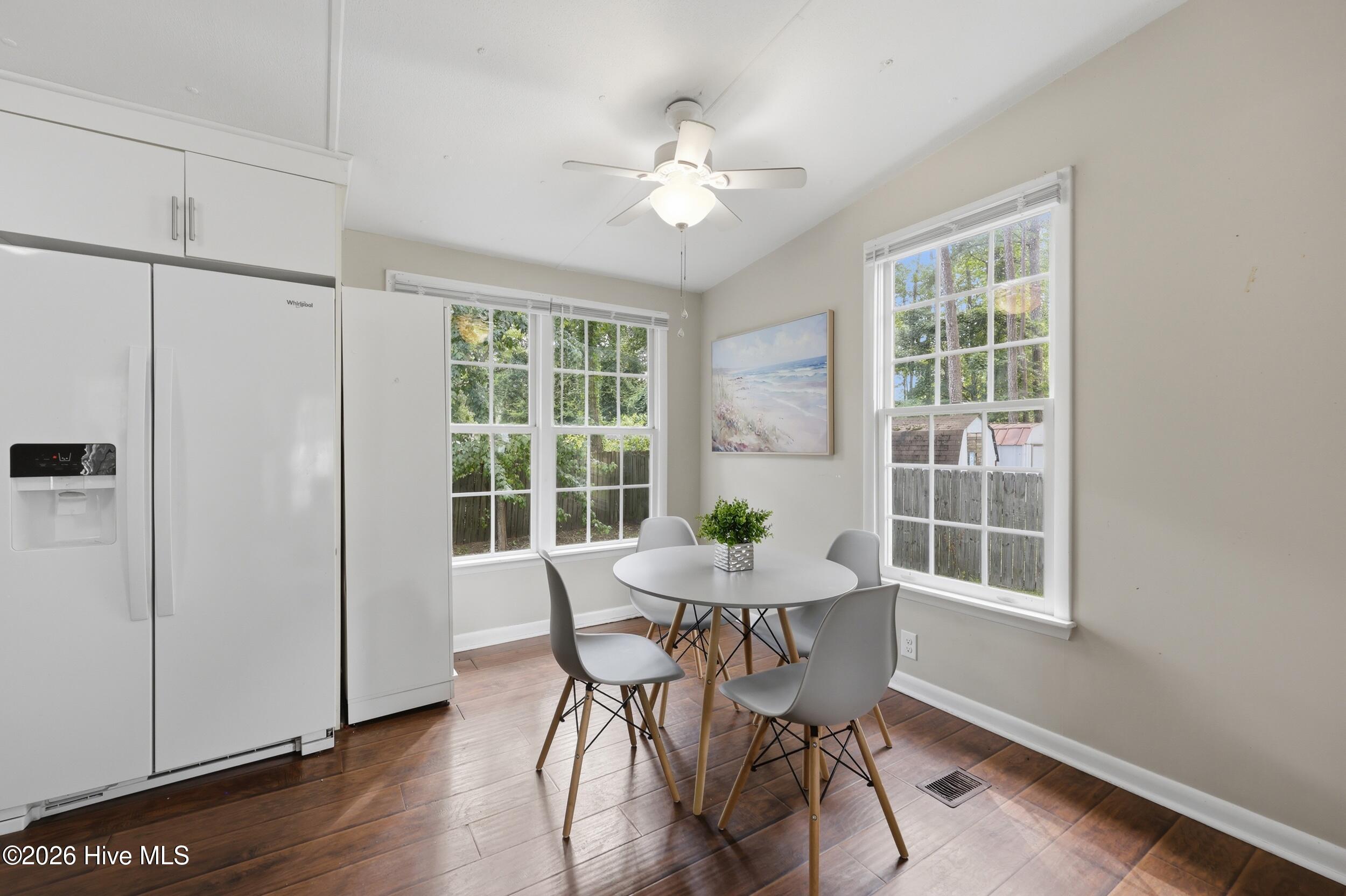 218 Comanche Trail Property Photo 8