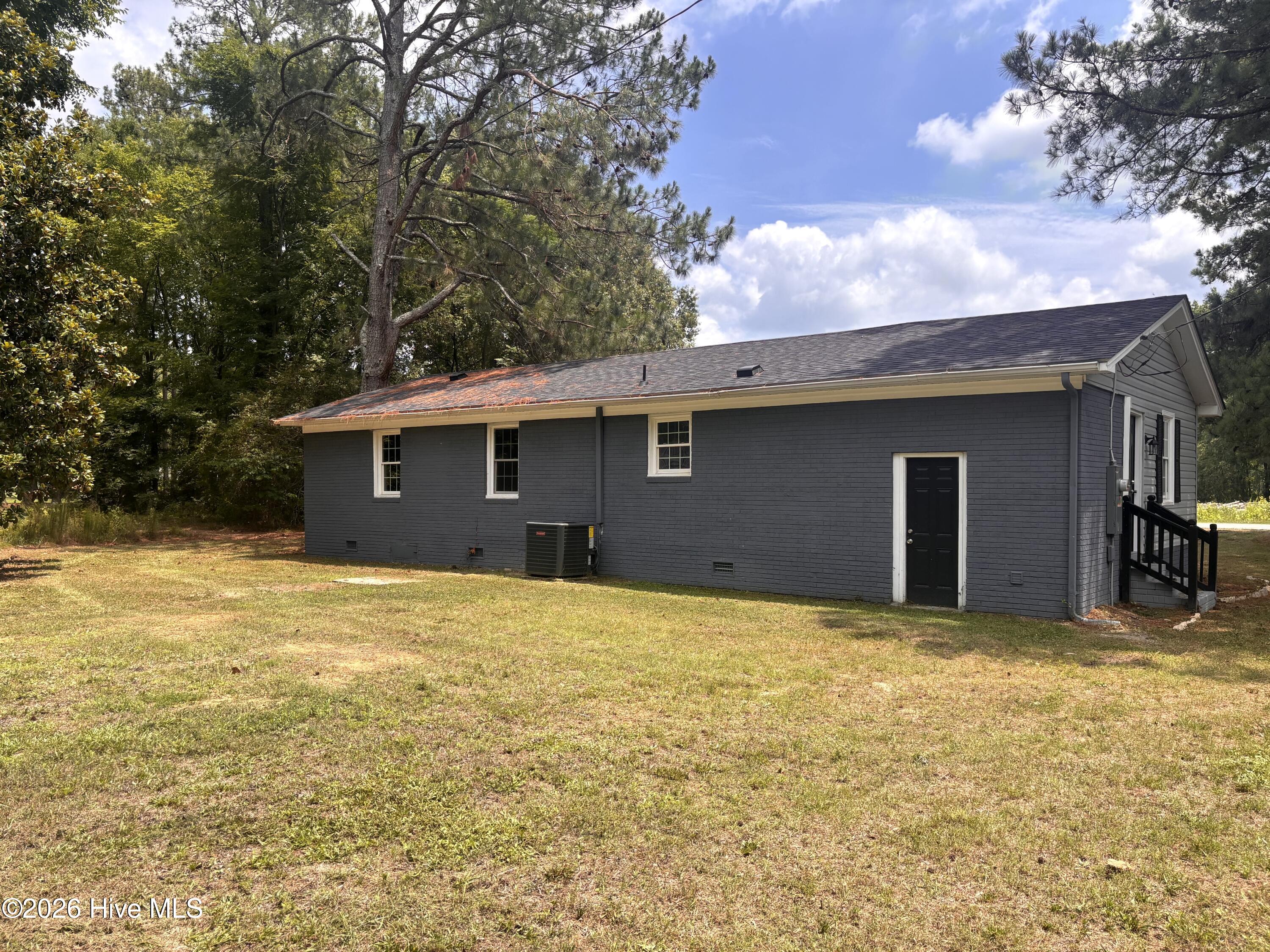 525 Menola Road Property Photo 6