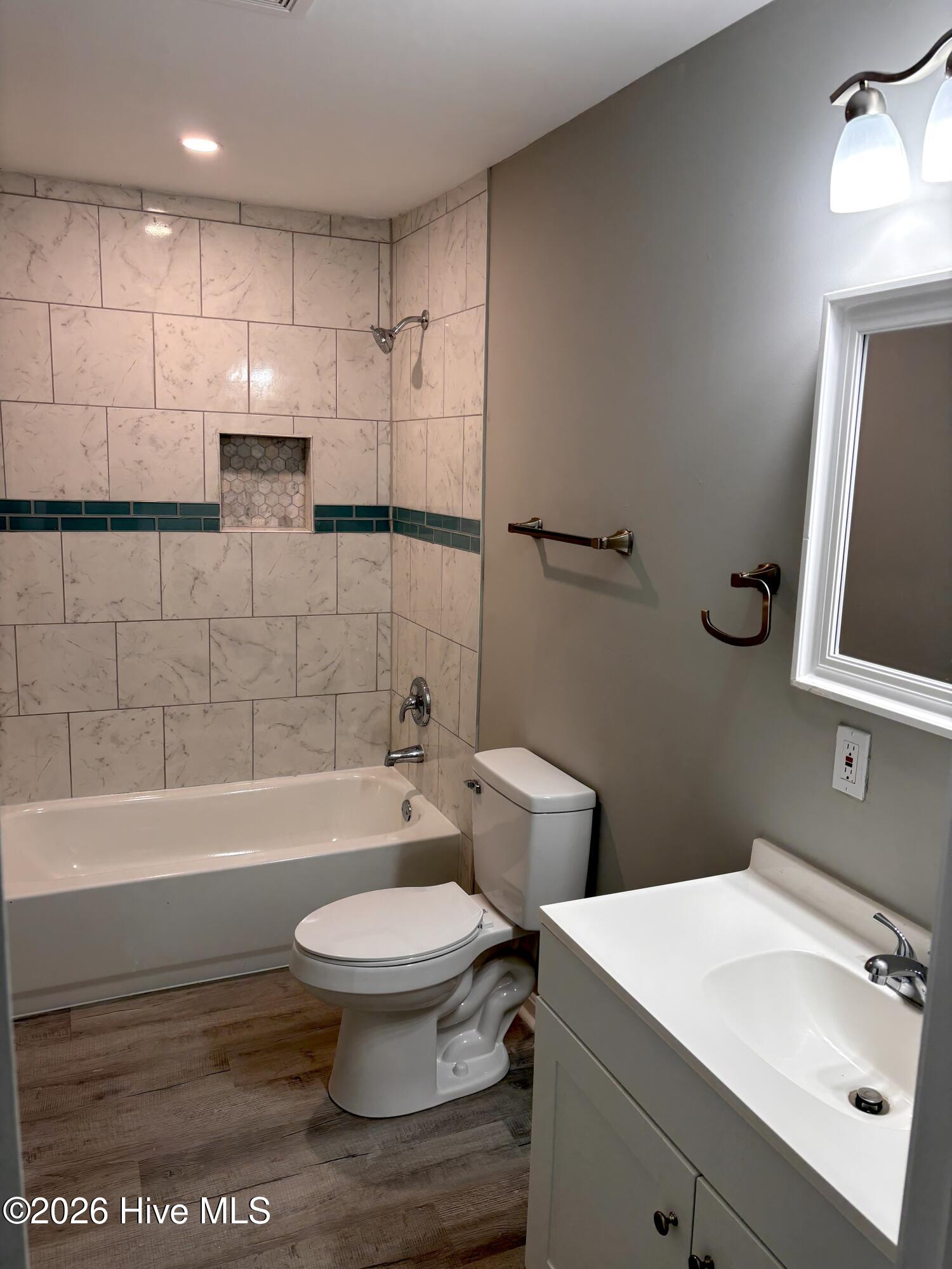 525 Menola Road Property Photo 14