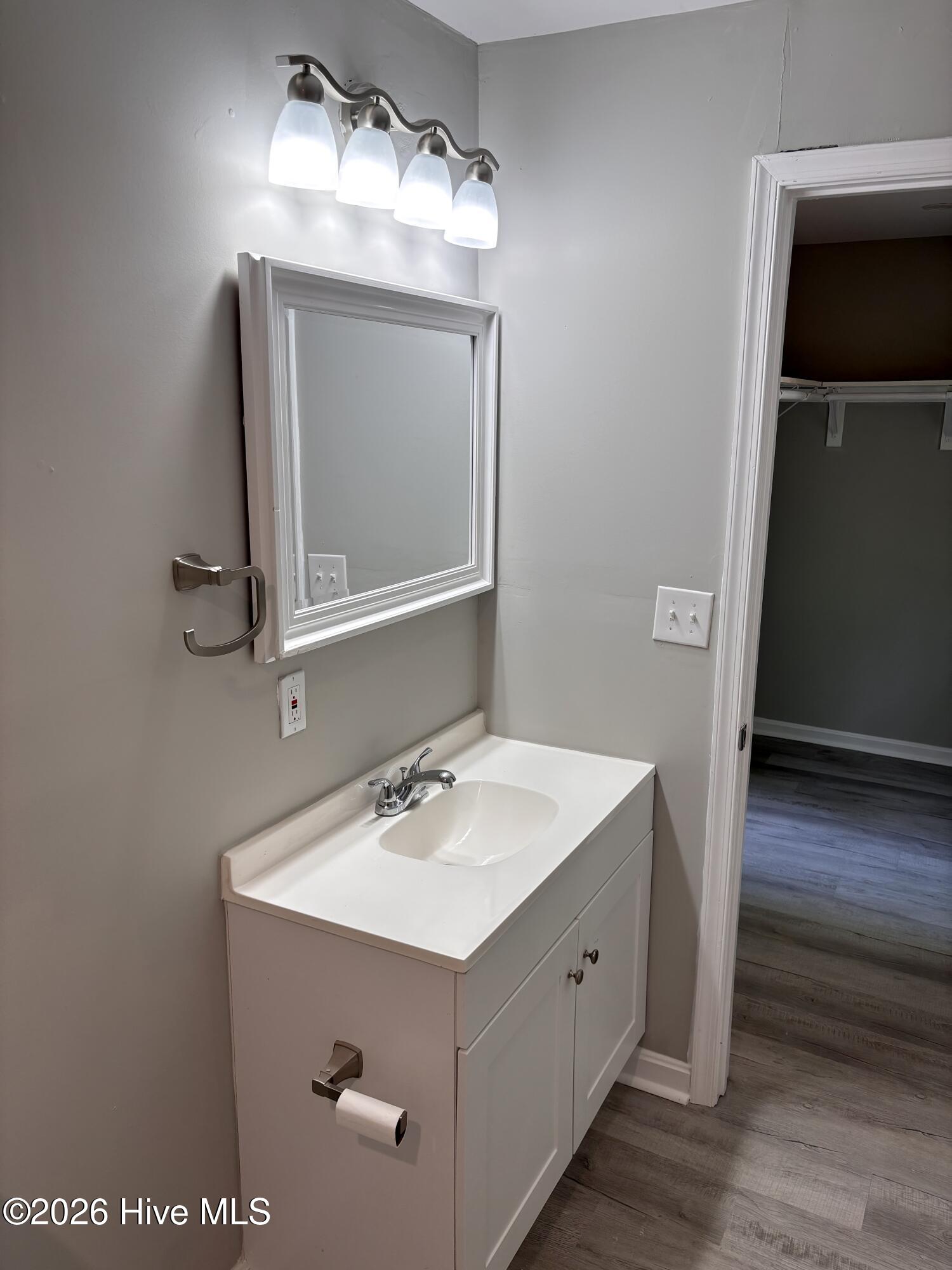 525 Menola Road Property Photo 16