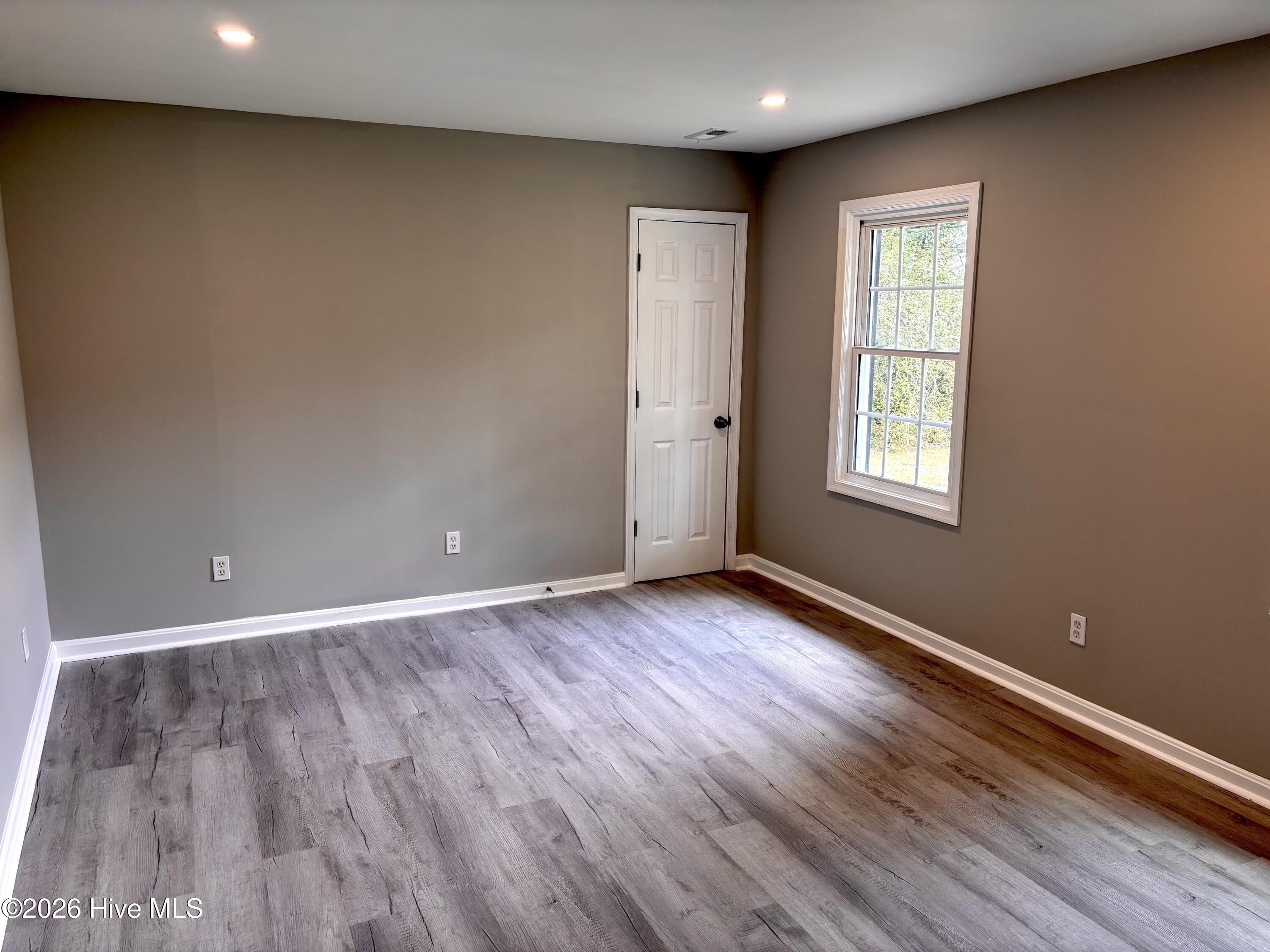 525 Menola Road Property Photo 17
