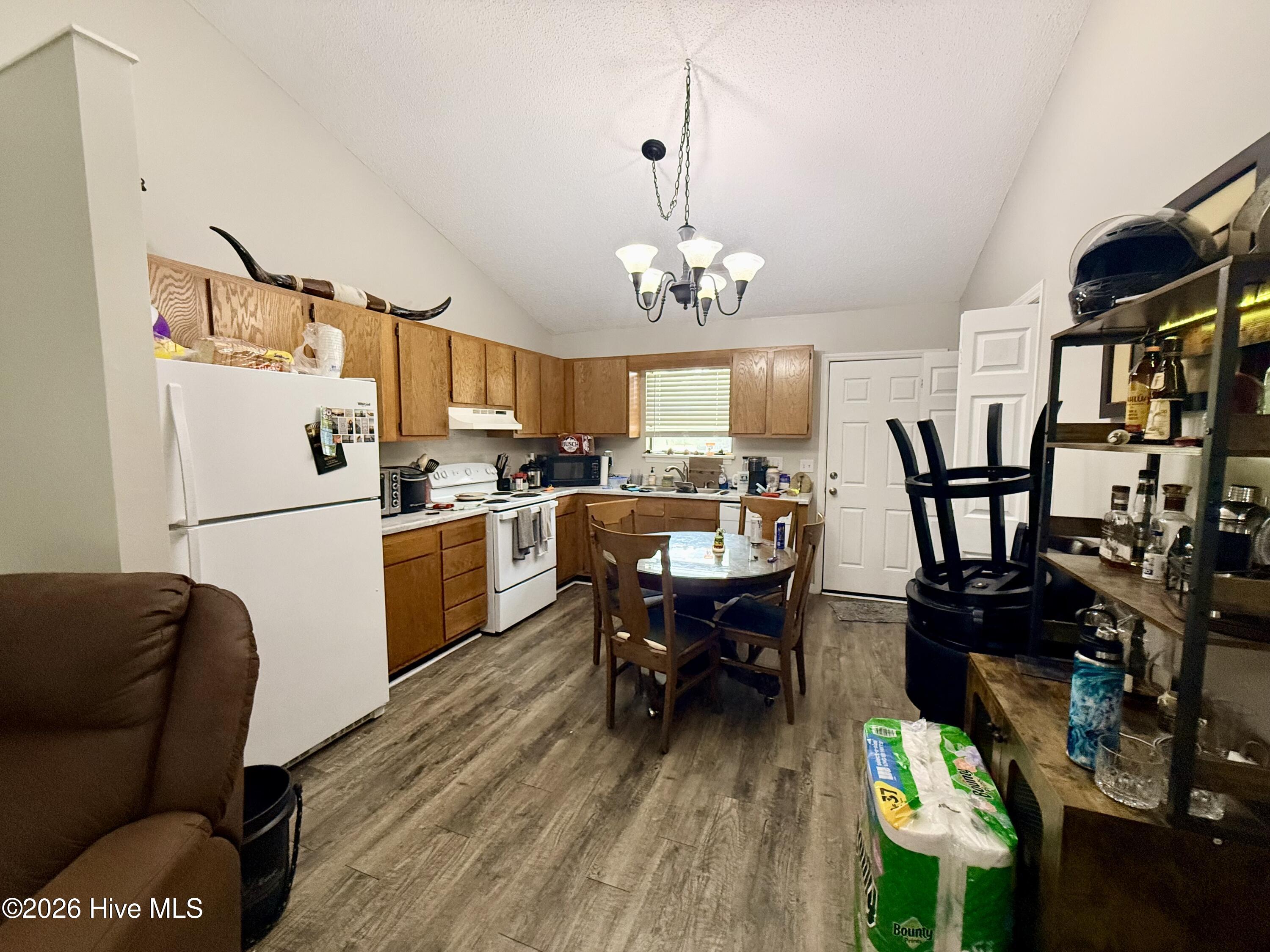 2110 E 3rd Street A&b Property Photo 5