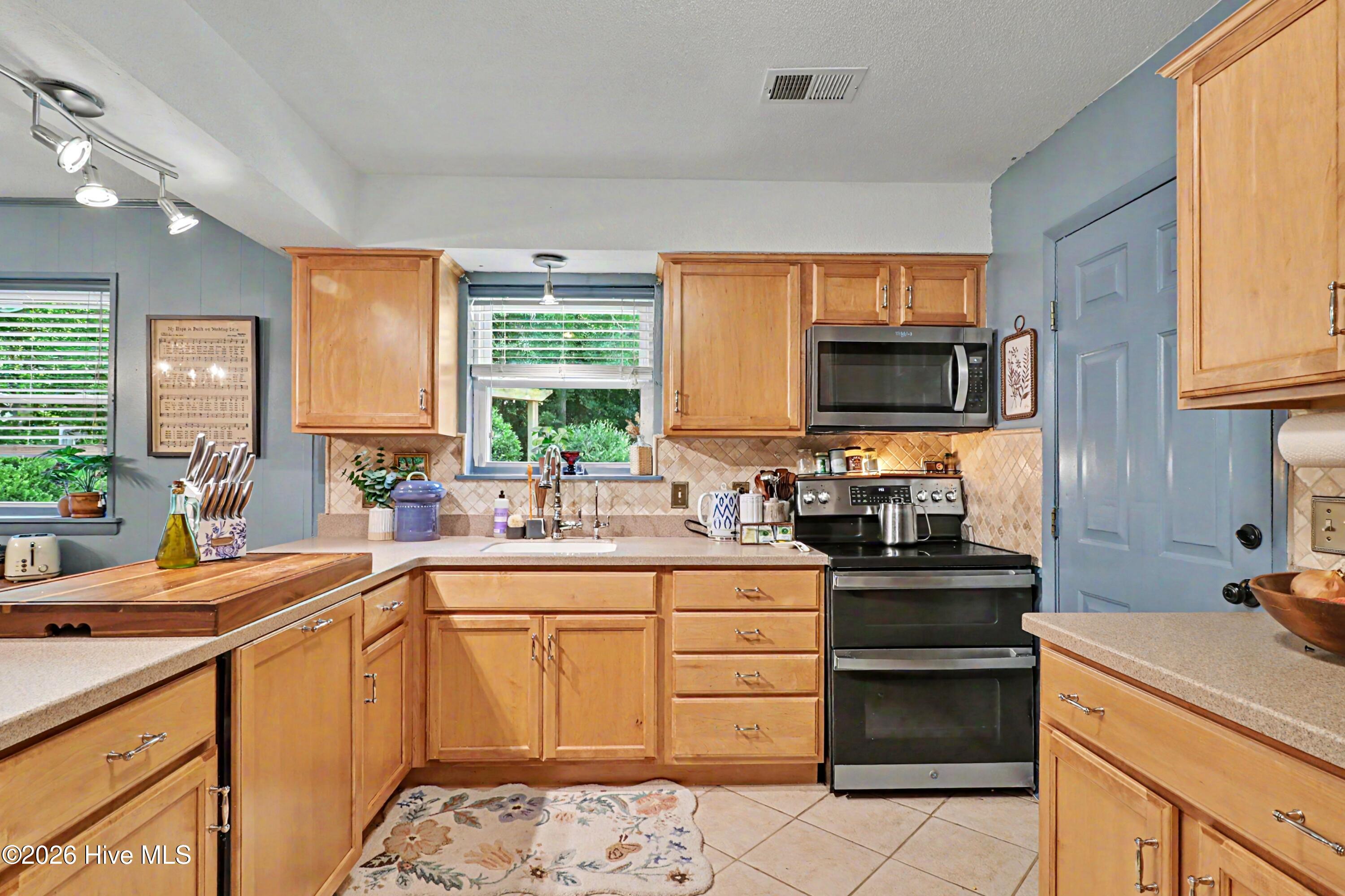 5850 Michelle Drive Property Photo 3