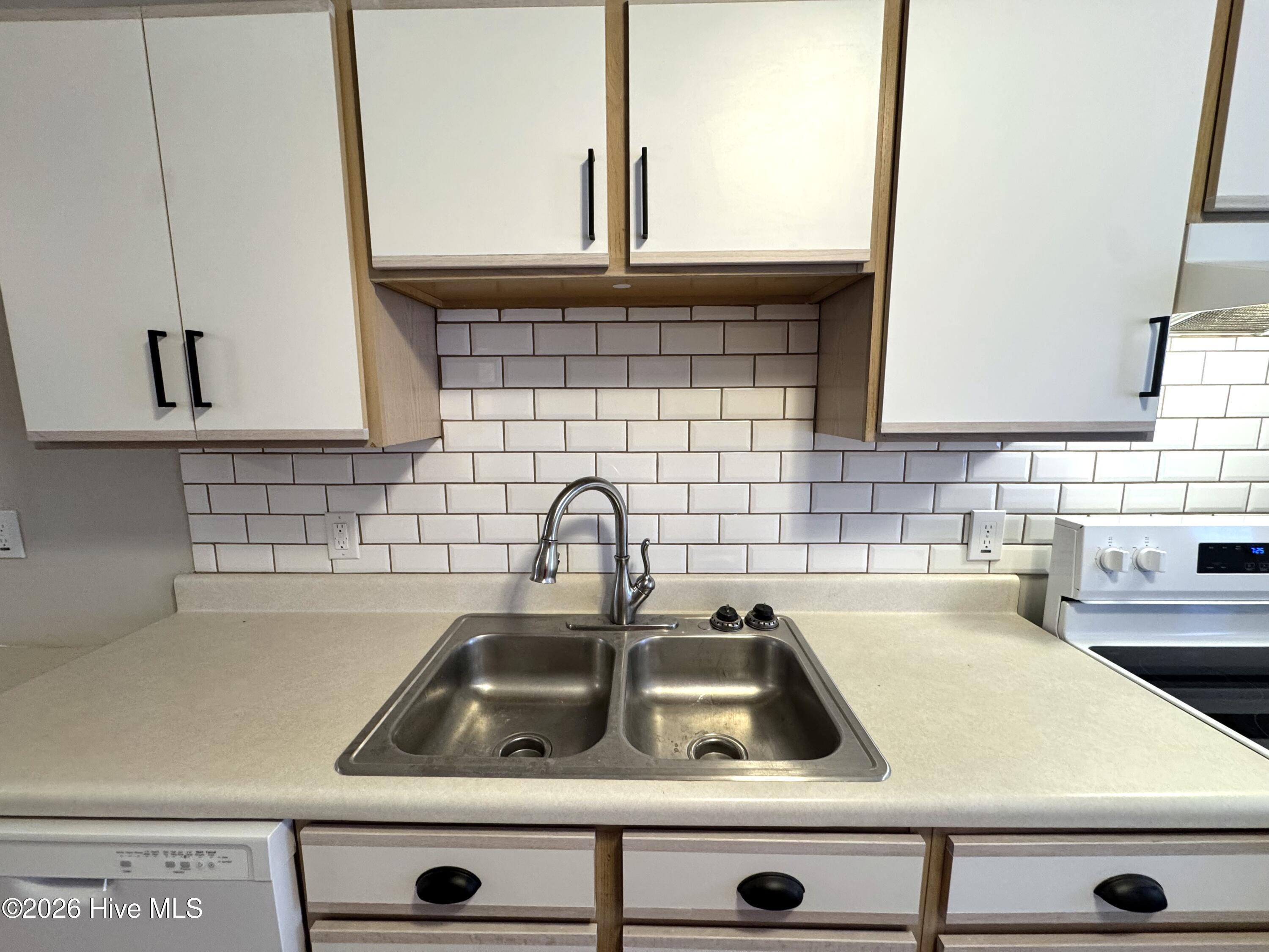 2209 Hurt Drive Property Photo 8