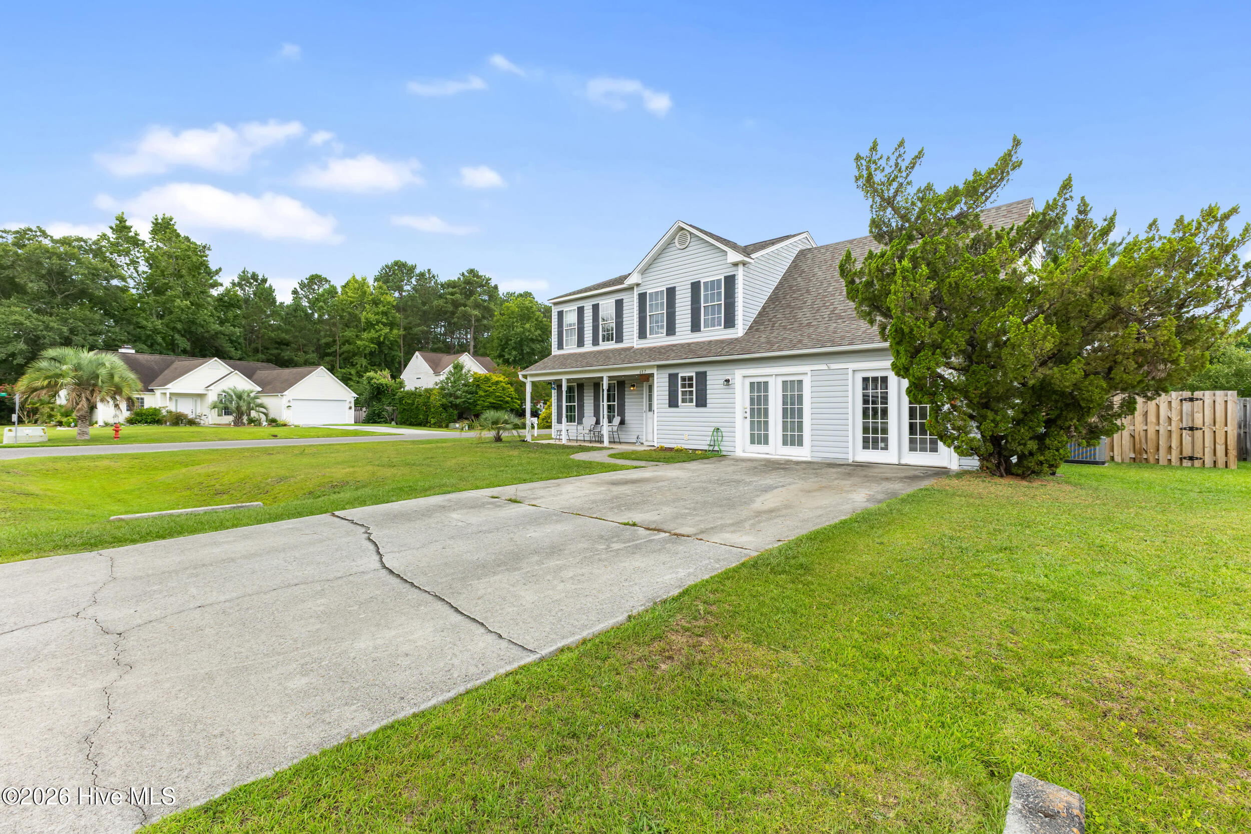 687 Windsor Drive Se Property Photo 2