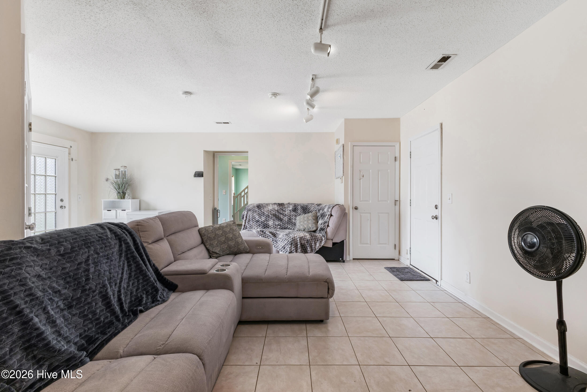 687 Windsor Drive Se Property Photo 8