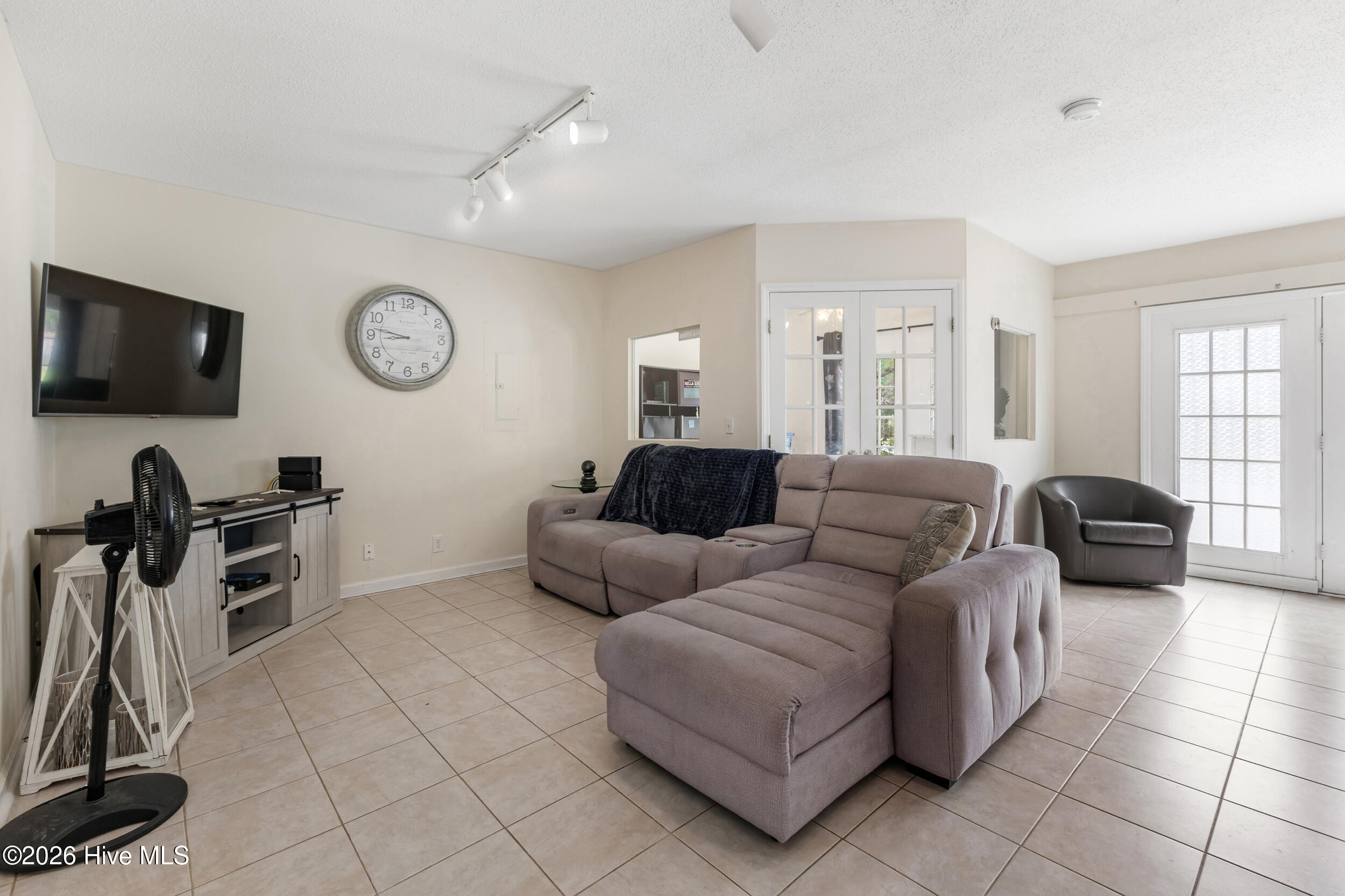 687 Windsor Drive Se Property Photo 11