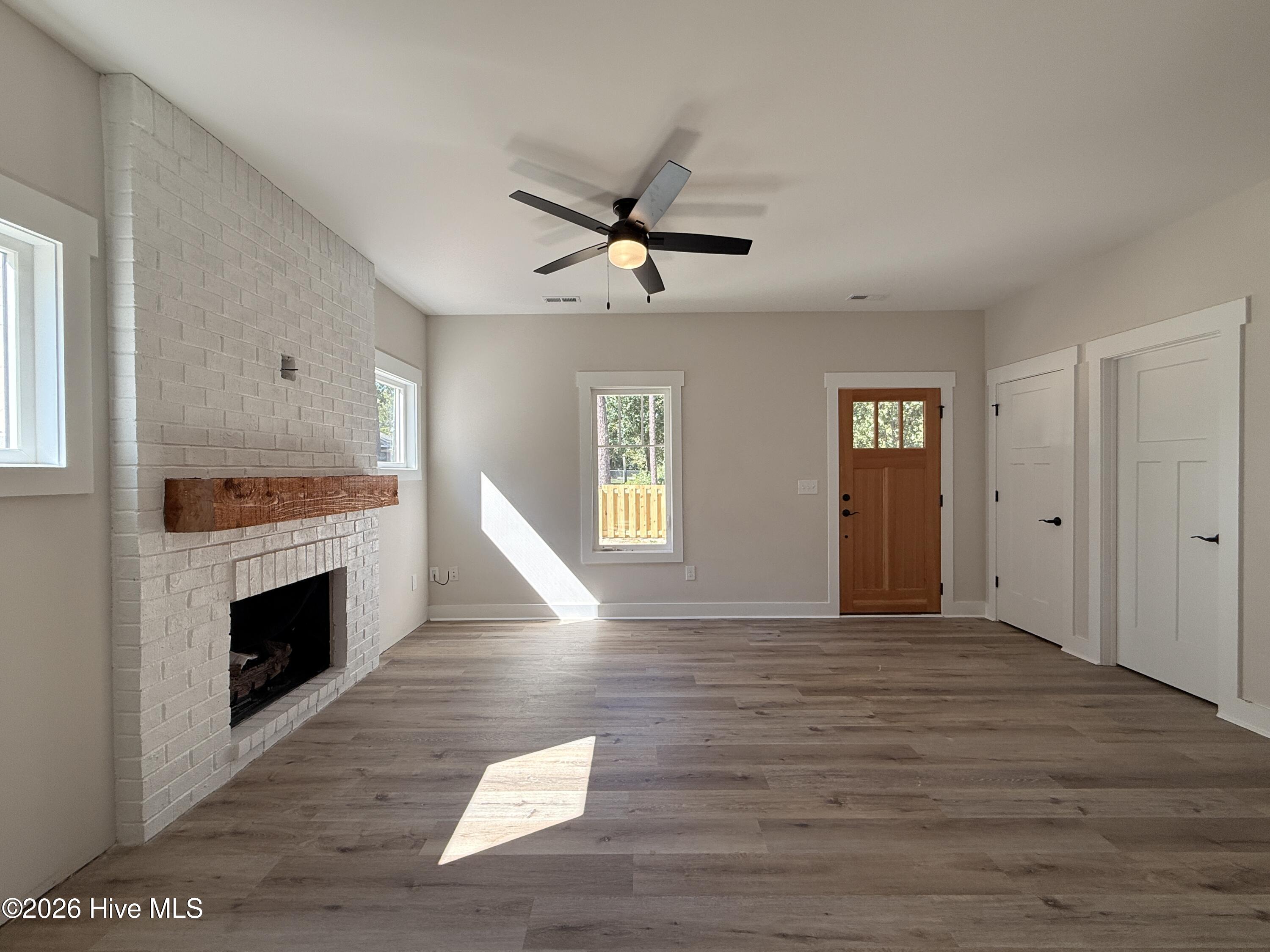 995 Holly Road Property Photo 4