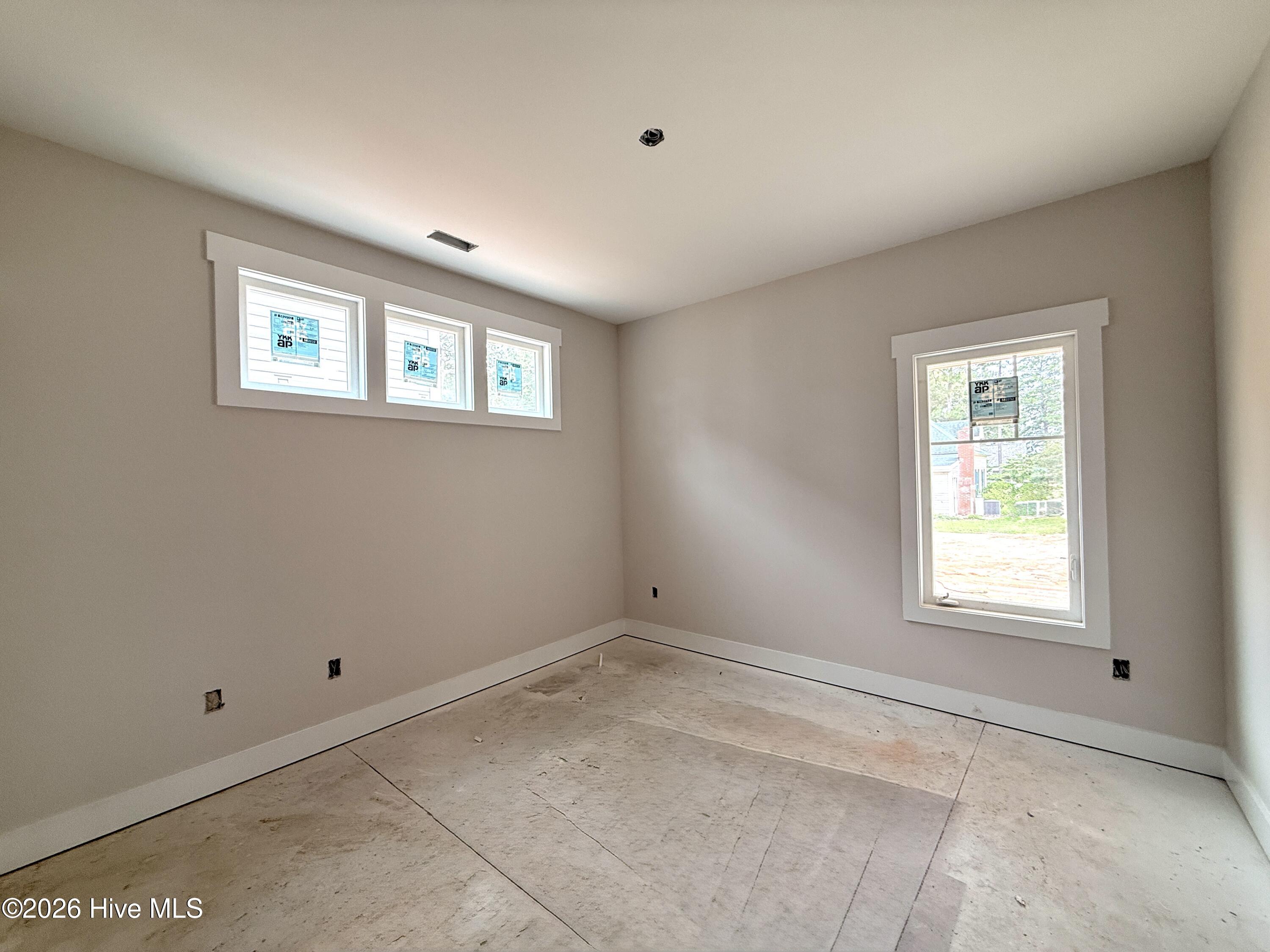 995 Holly Road Property Photo 6