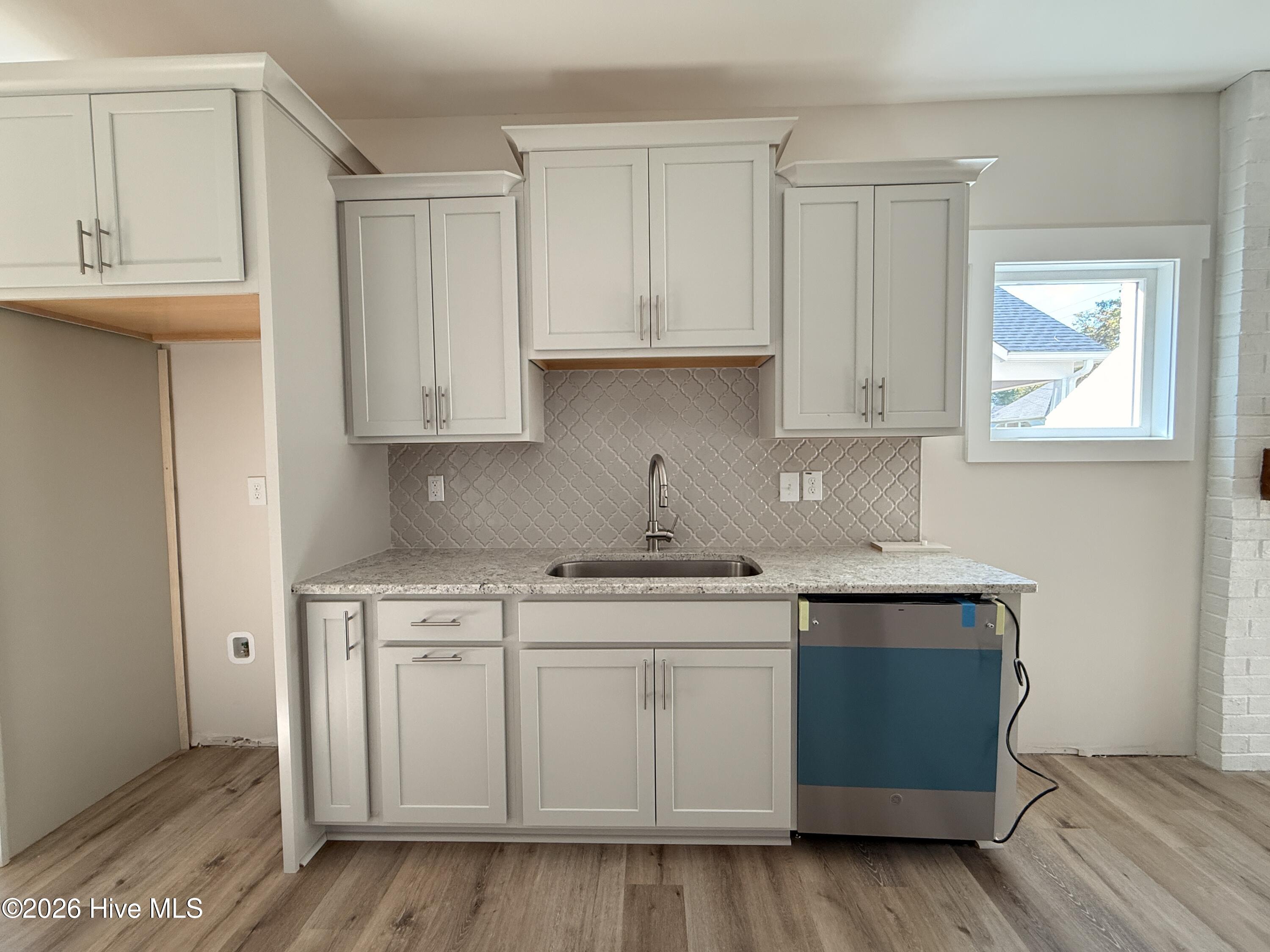 995 Holly Road Property Photo 6