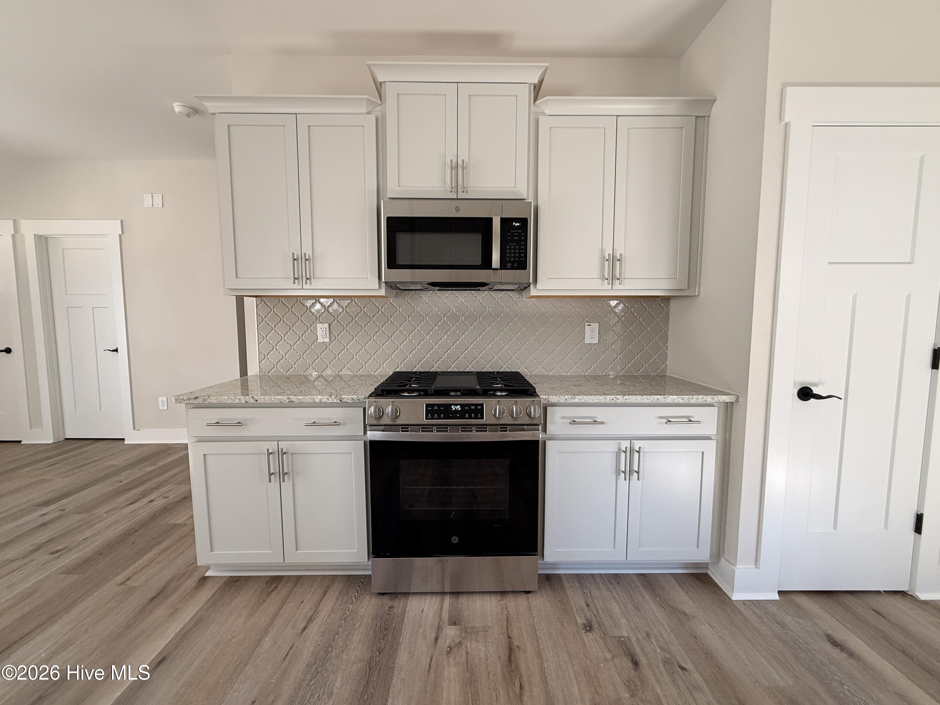 995 Holly Road Property Photo 7