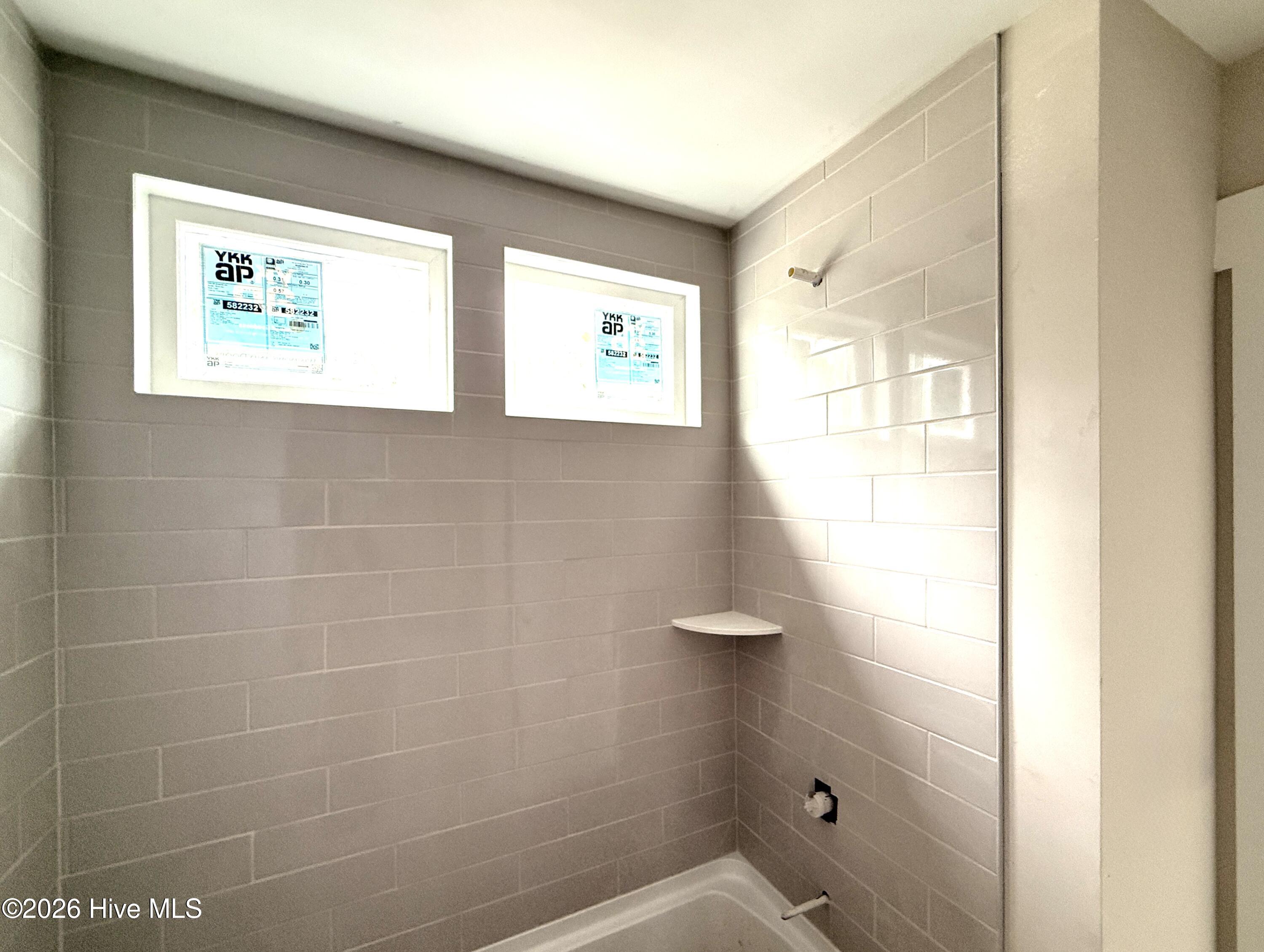 995 Holly Road Property Photo 8