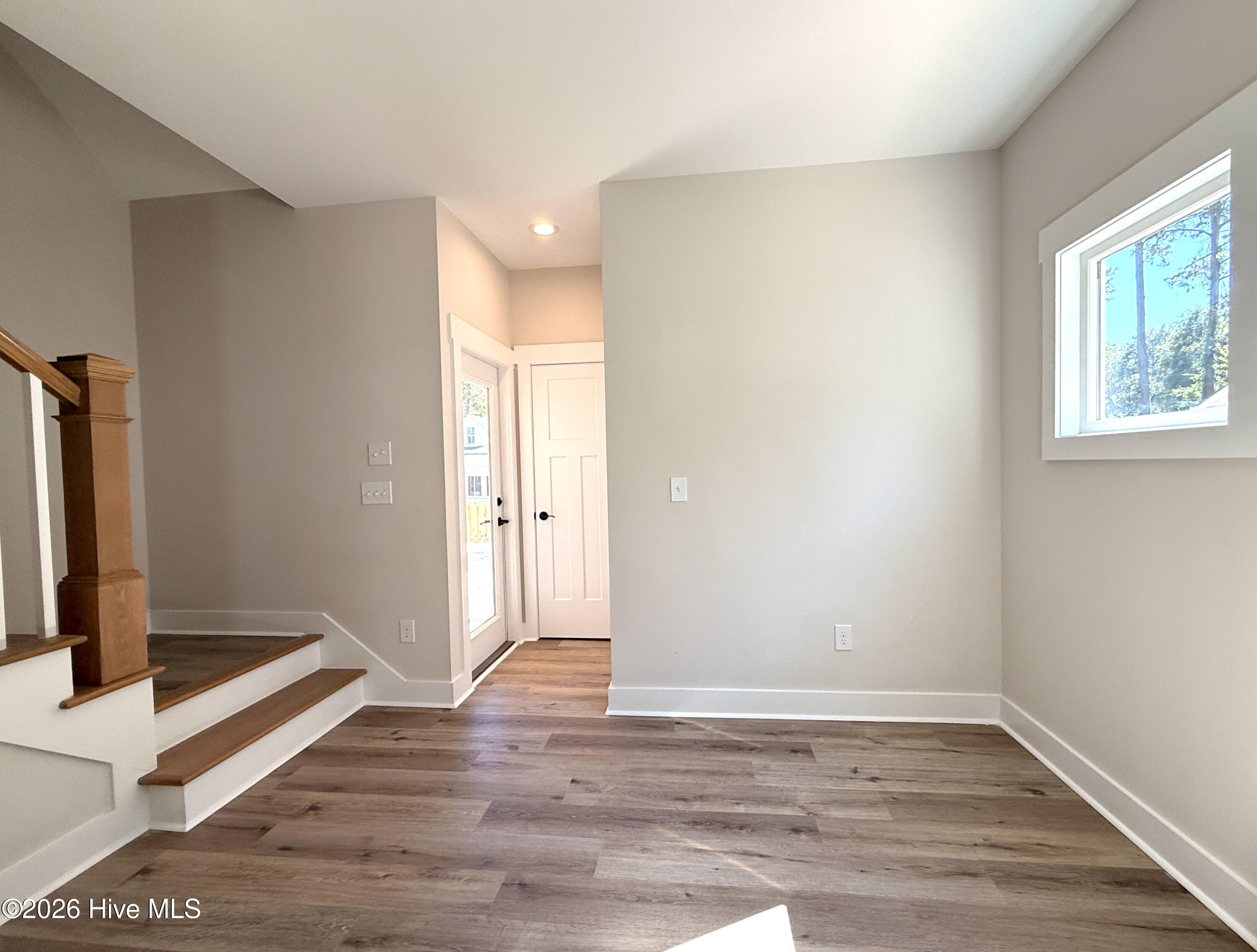 995 Holly Road Property Photo 8