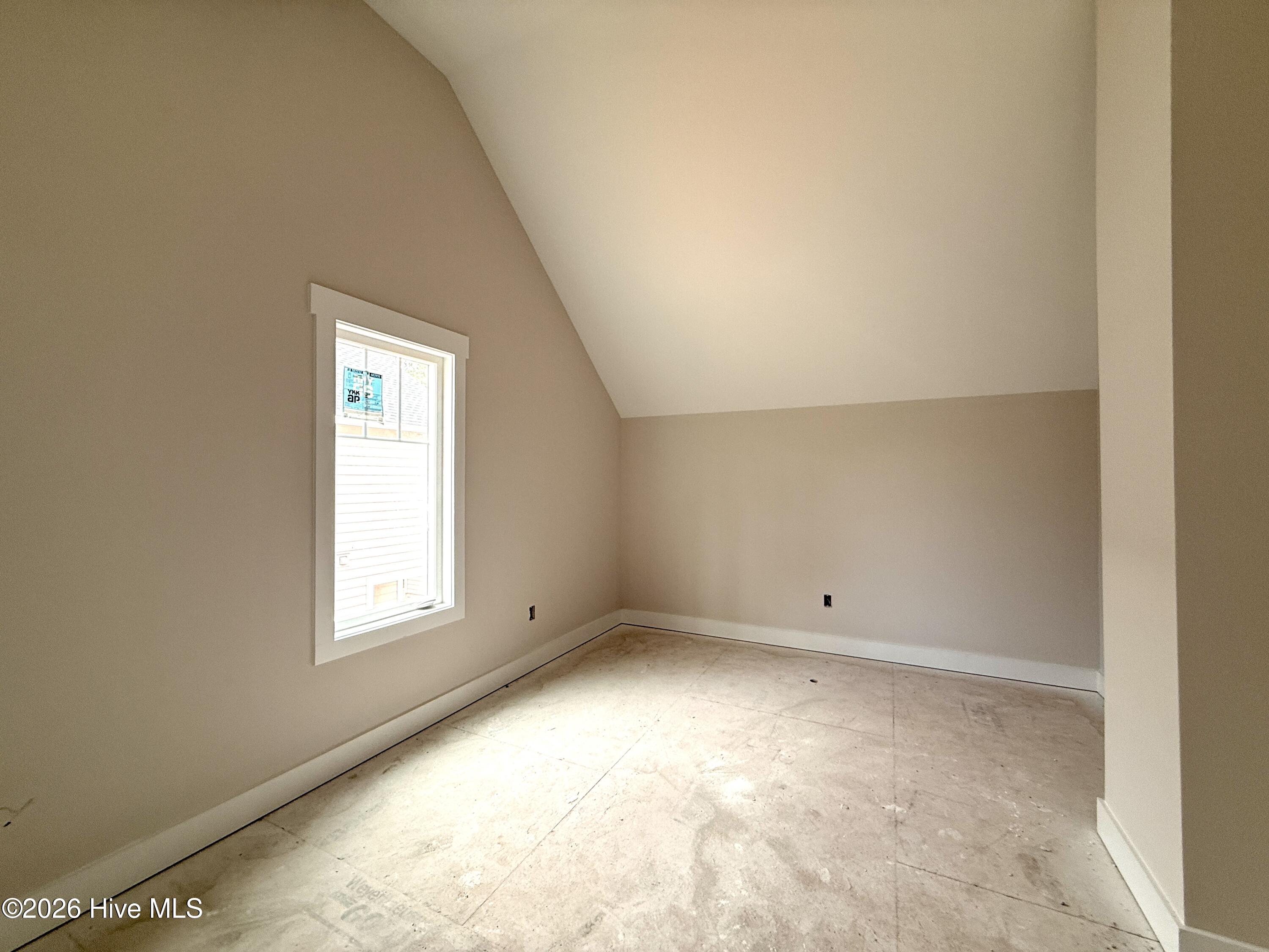 995 Holly Road Property Photo 9