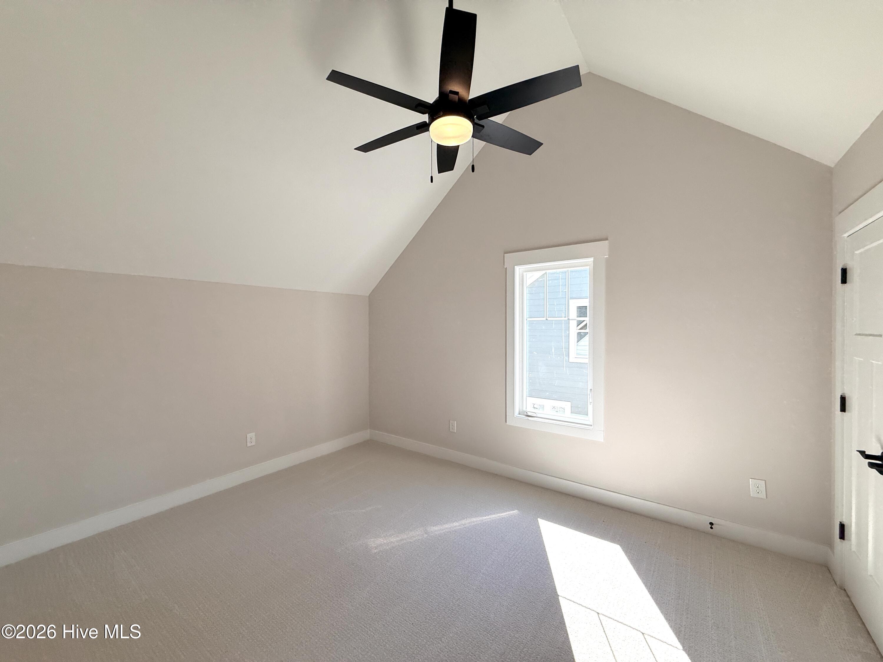995 Holly Road Property Photo 11