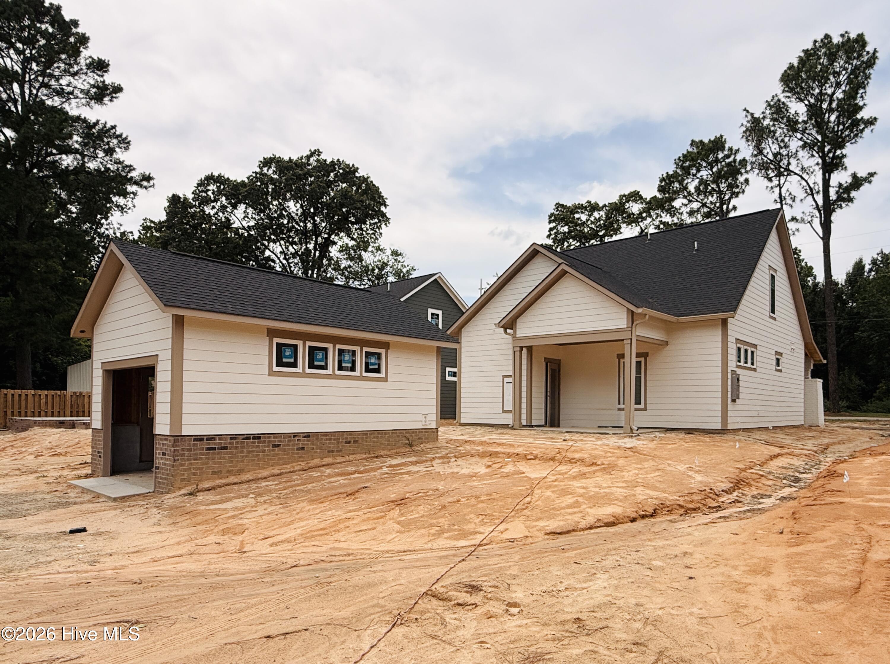995 Holly Road Property Photo 13