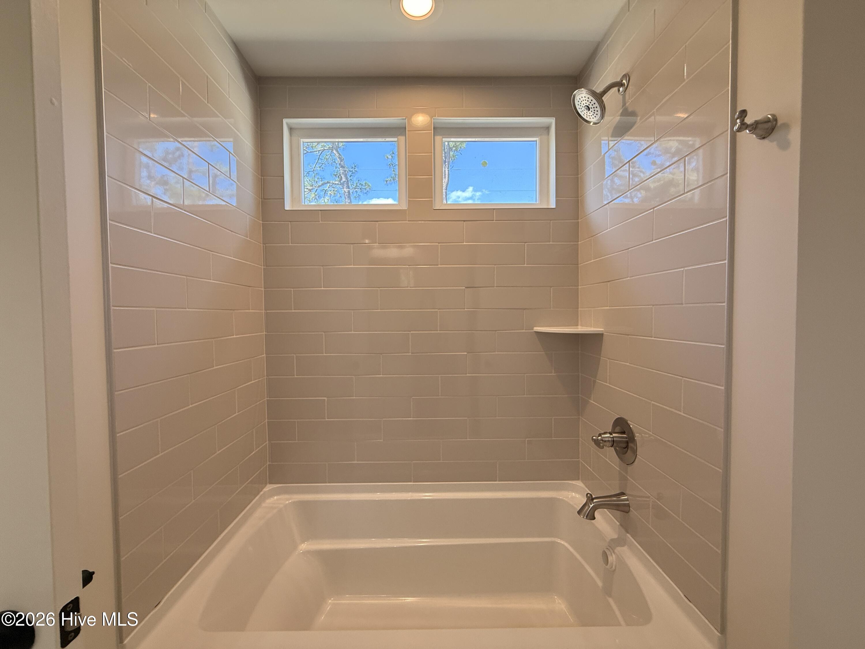 995 Holly Road Property Photo 16
