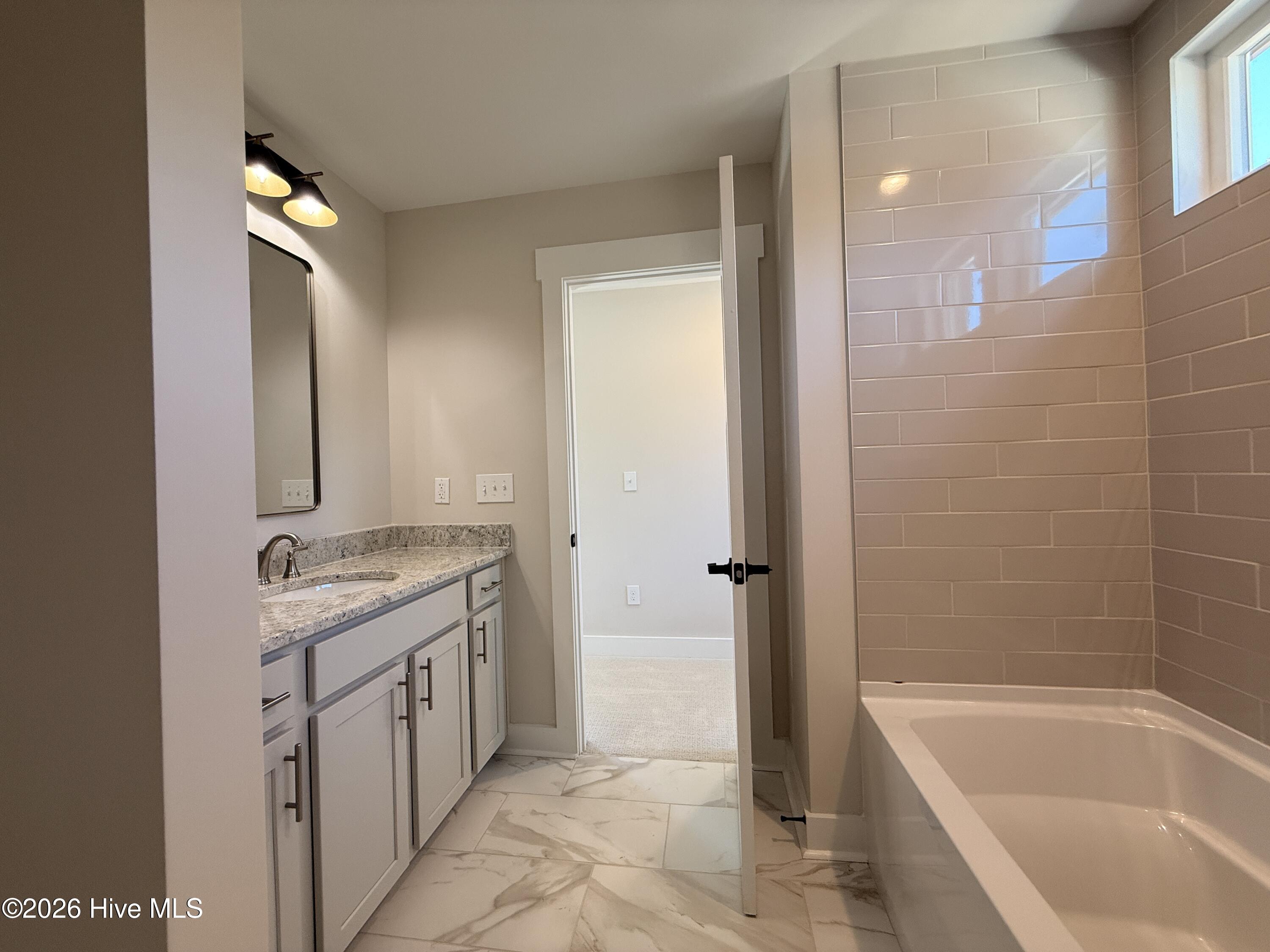 995 Holly Road Property Photo 17