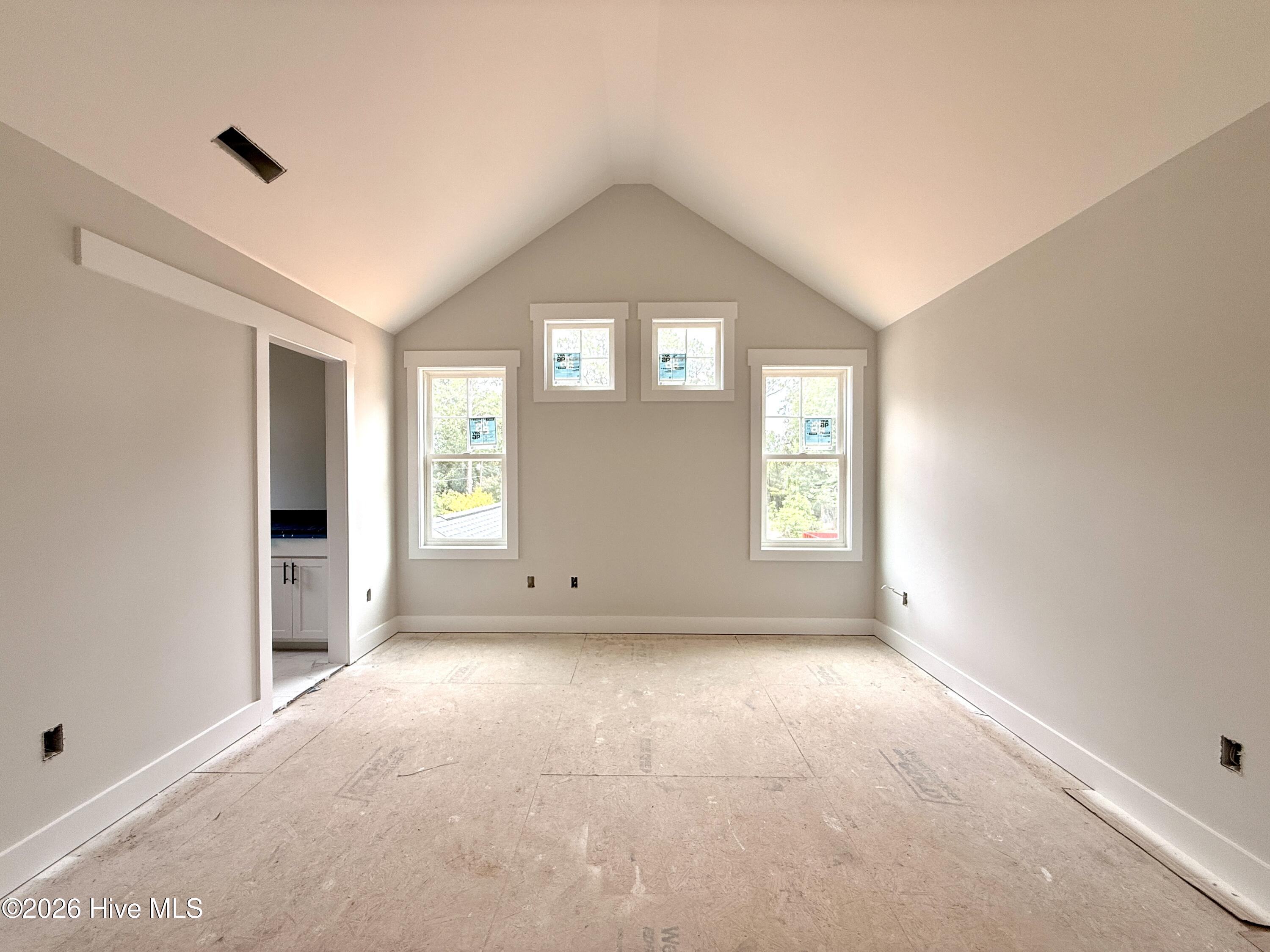 991 Holly Road Property Photo 6