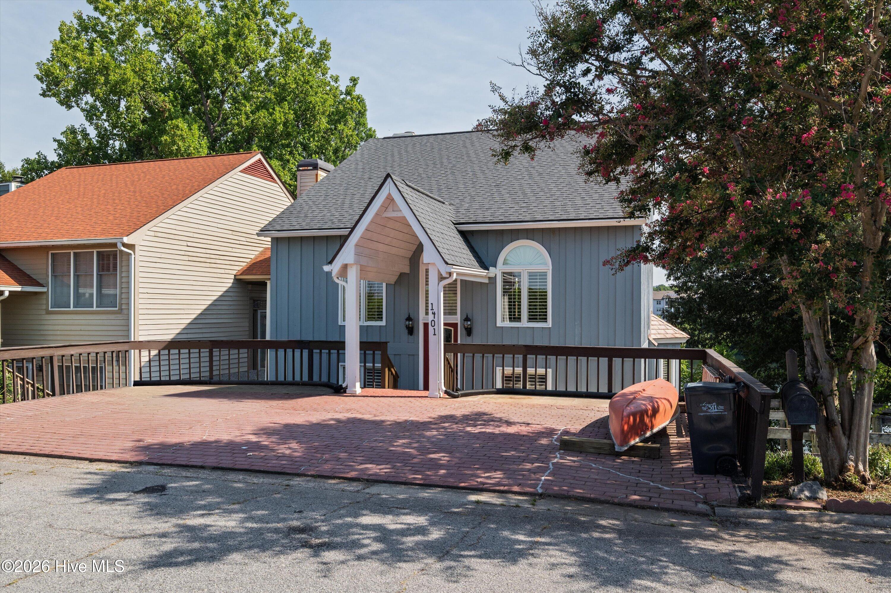 1401 Waters Edge Drive Property Photo 4