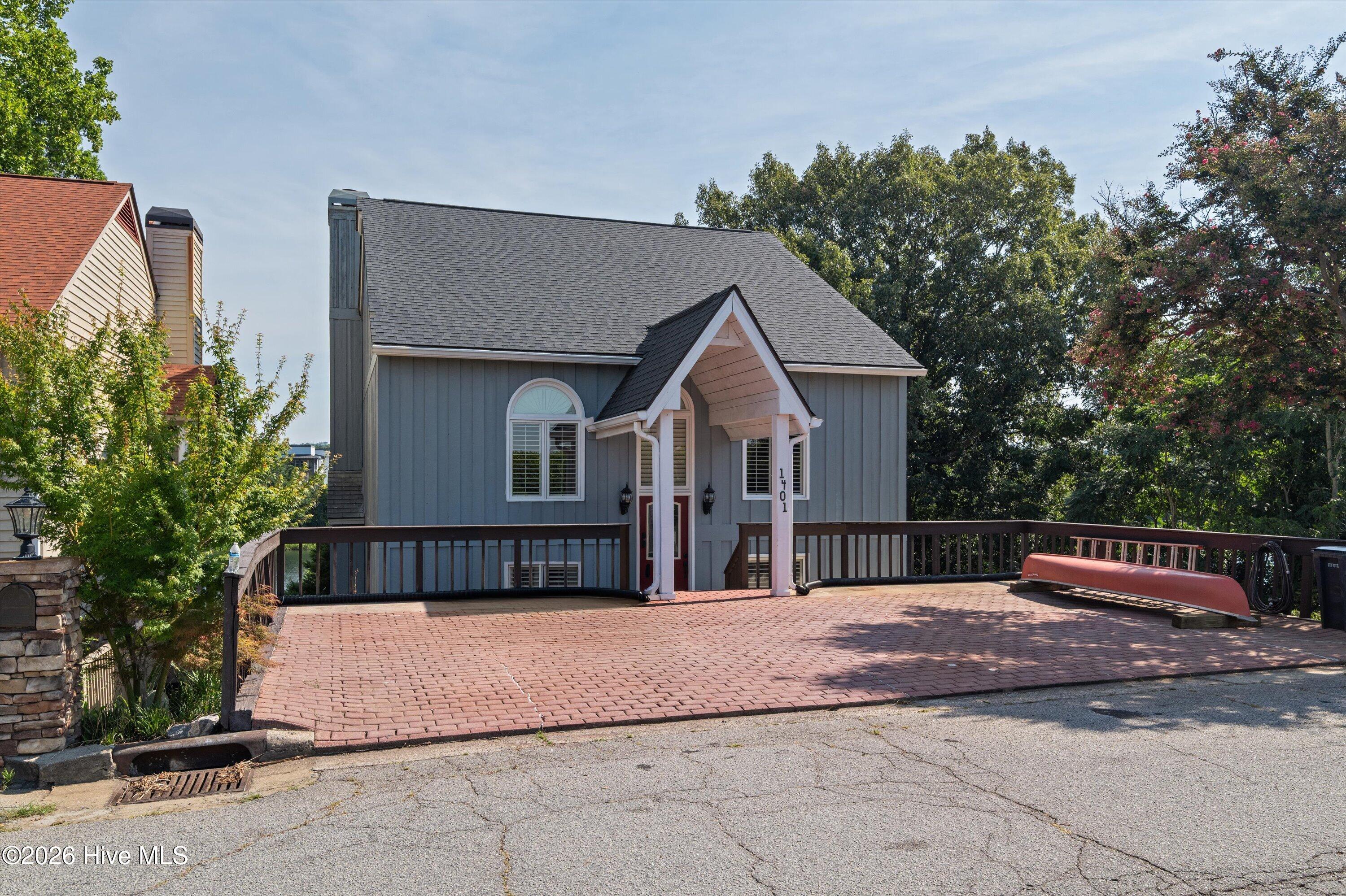 1401 Waters Edge Drive Property Photo 5