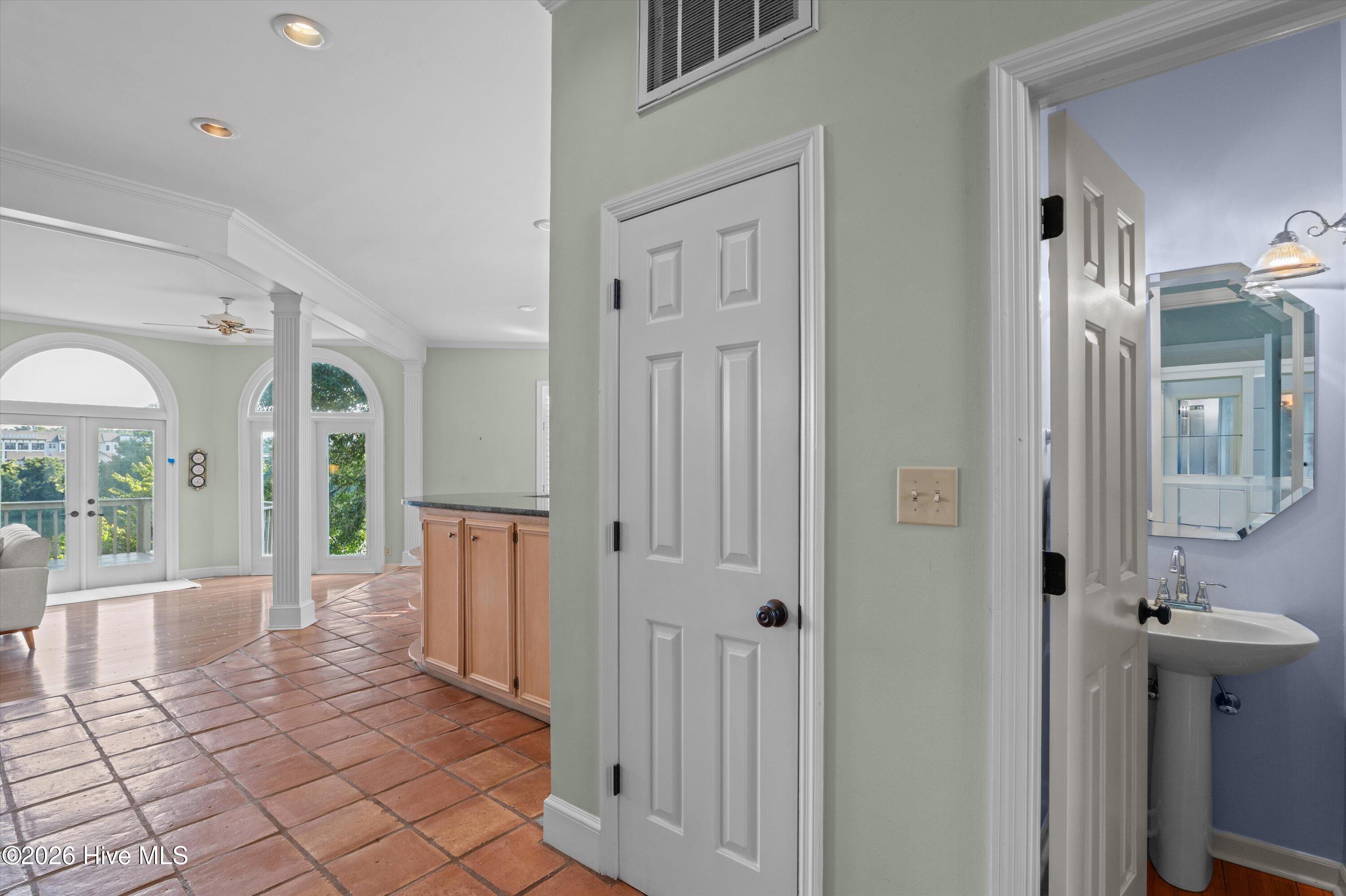 1401 Waters Edge Drive Property Photo 15