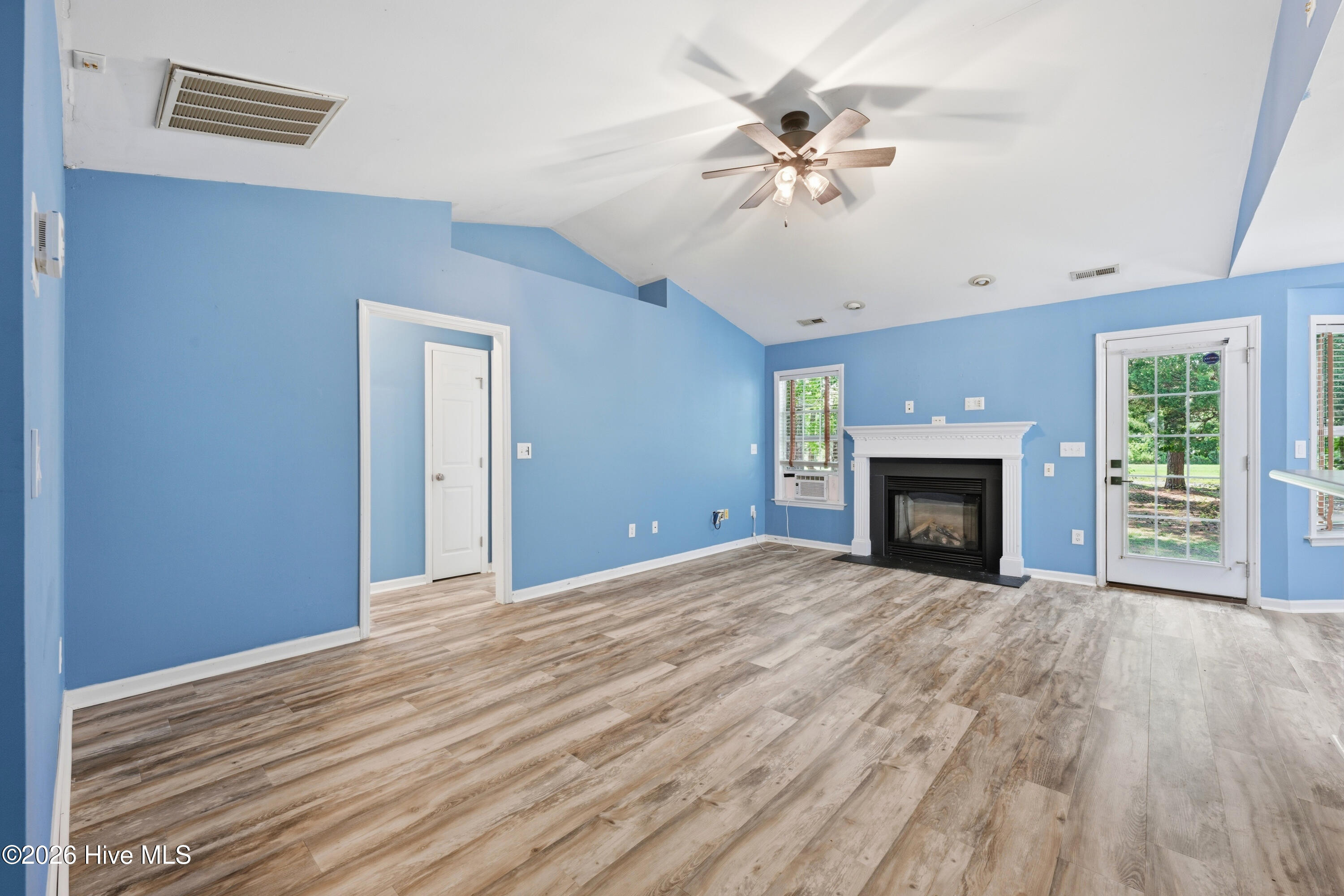 128 Bermuda View Property Photo 8